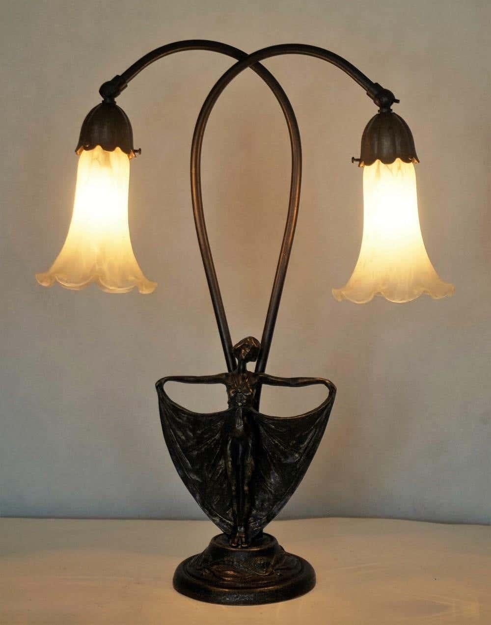 French Art Deco Bronze Figurine Articulated Double Arm Table Lamp, 1930-1939 For Sale 2