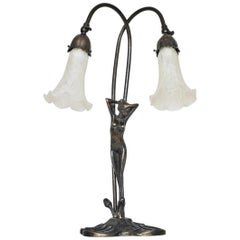 Lampe de bureau à double bras articulée en bronze Art Déco français avec figurine en forme de figurine