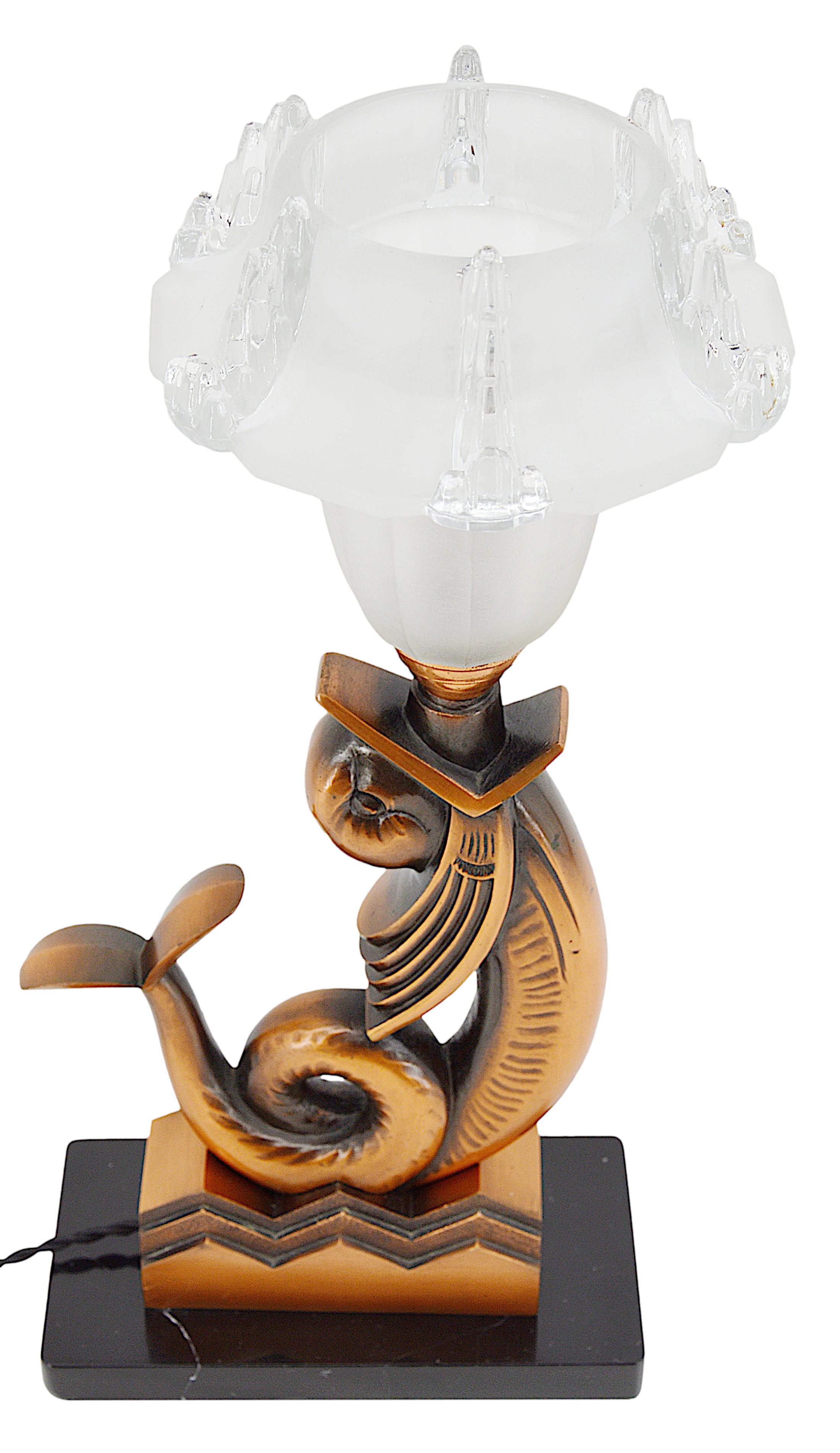 Lampe de table Art déco en bronze avec poisson, vers 1930 Bon état - En vente à Saint-Amans-des-Cots, FR
