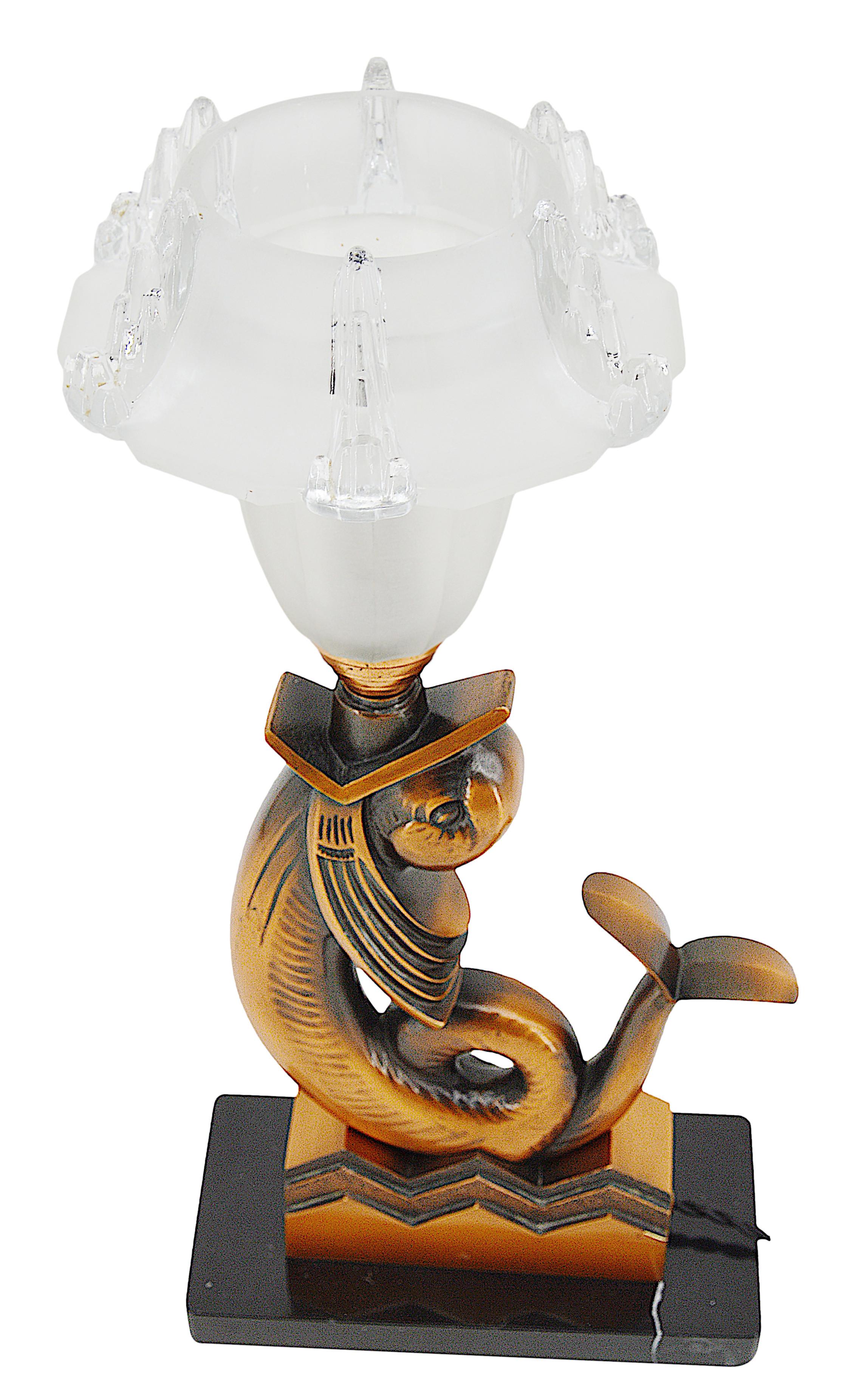 Lampe de table Art déco en bronze avec poisson, vers 1930 en vente 2