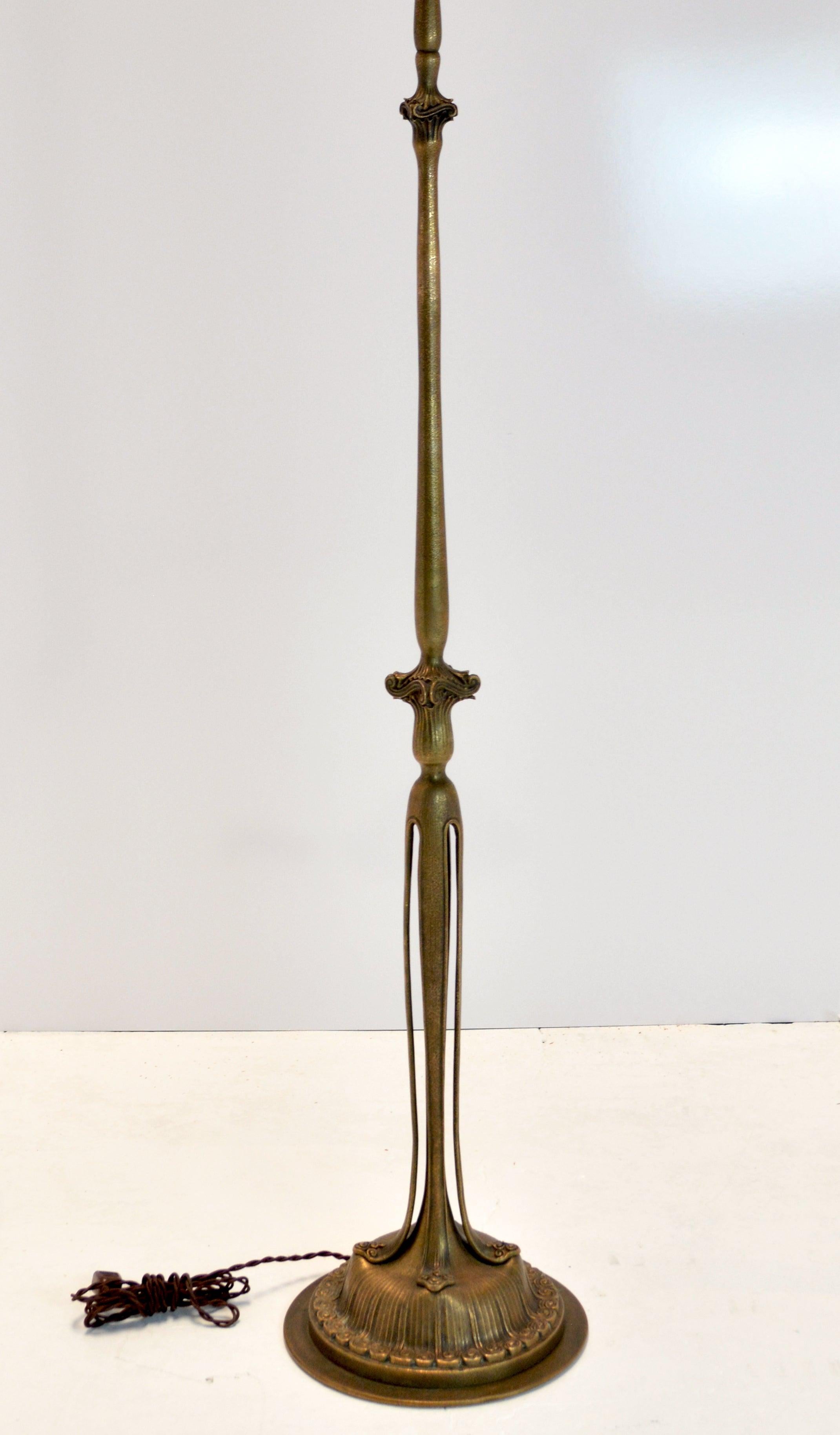 French Art Deco Bronze Floor Lamp In Good Condition For Sale In Palm Springs, CA