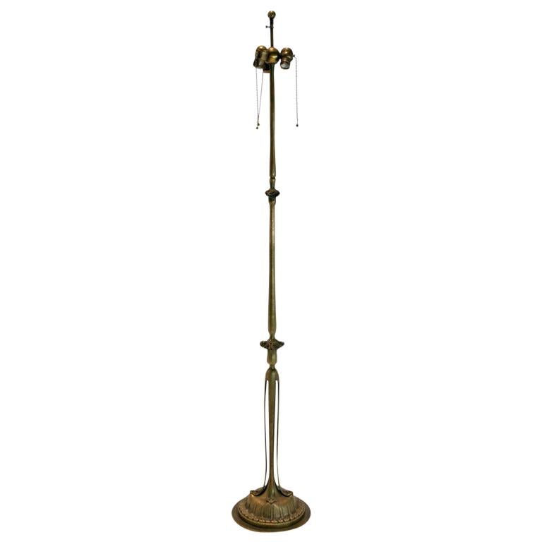 Französische Art Deco Bronze Stehlampe