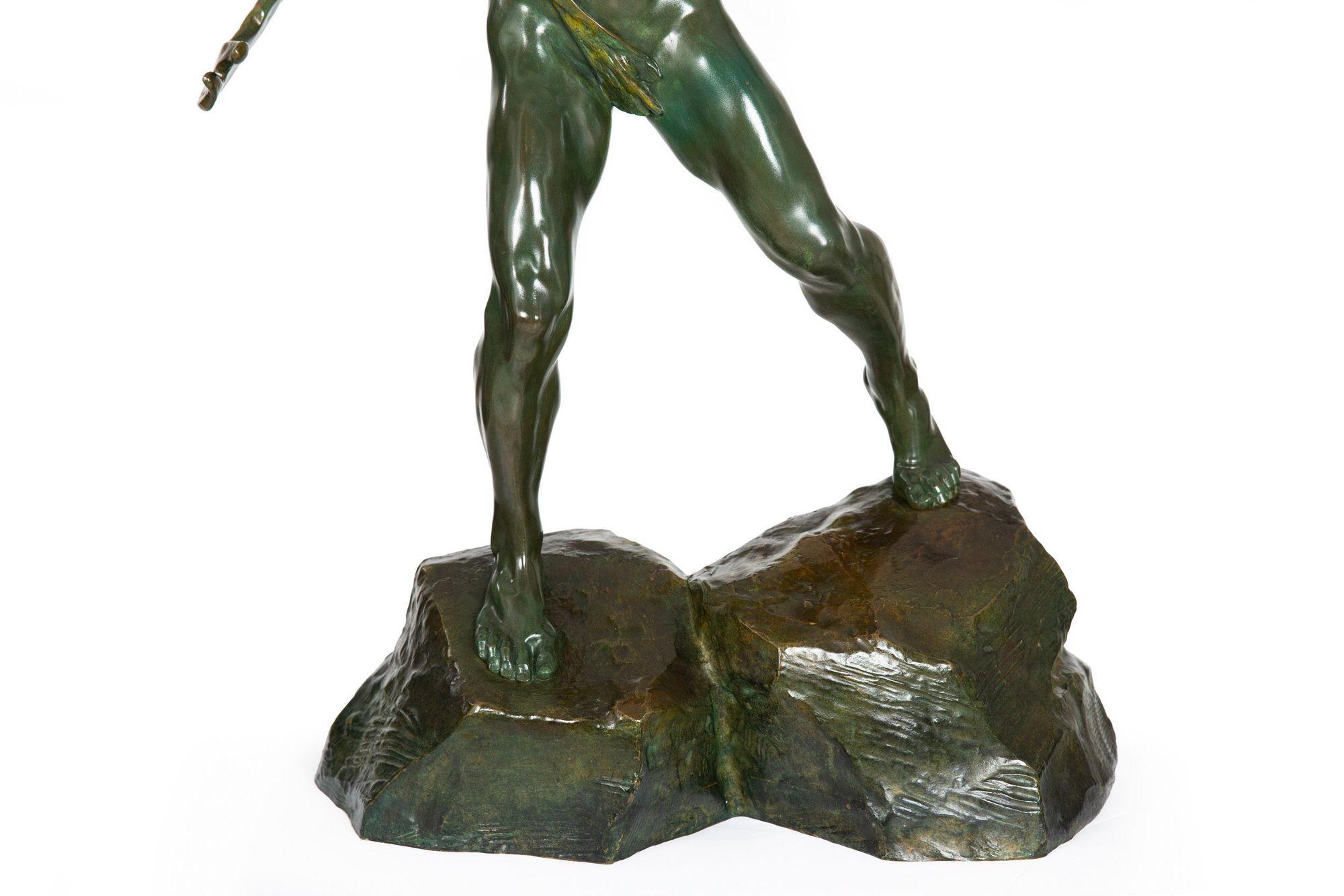 Sculpture en bronze Art déco d'un guerrier par Ernest Diosi, circa 1940 en vente 5