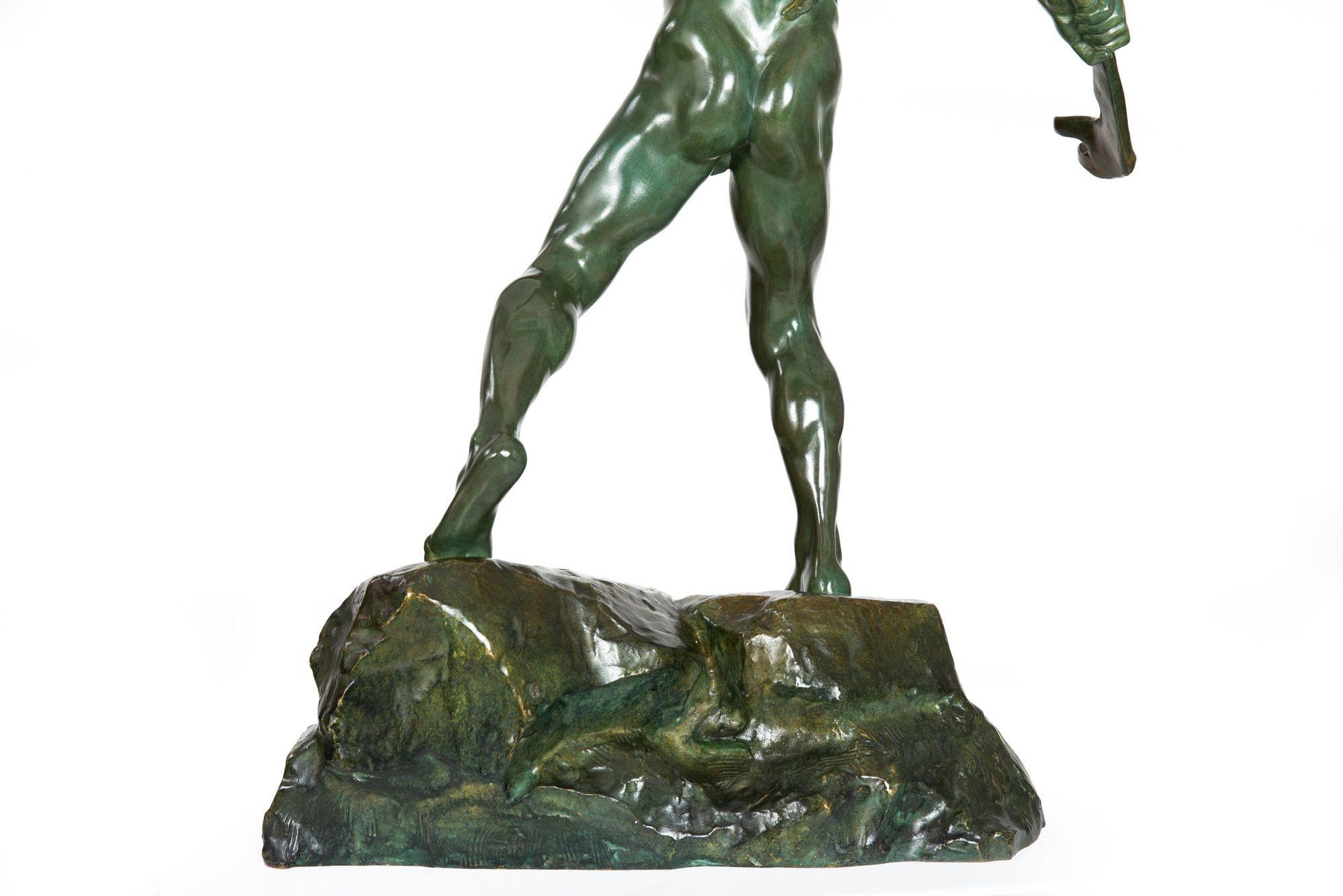 Sculpture en bronze Art déco d'un guerrier par Ernest Diosi, circa 1940 en vente 6
