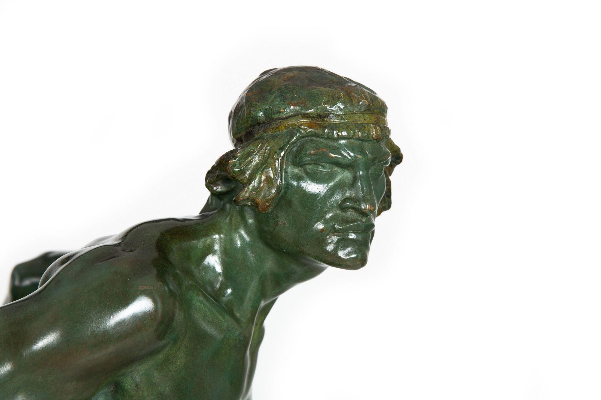 Sculpture en bronze Art déco d'un guerrier par Ernest Diosi, circa 1940 en vente 10