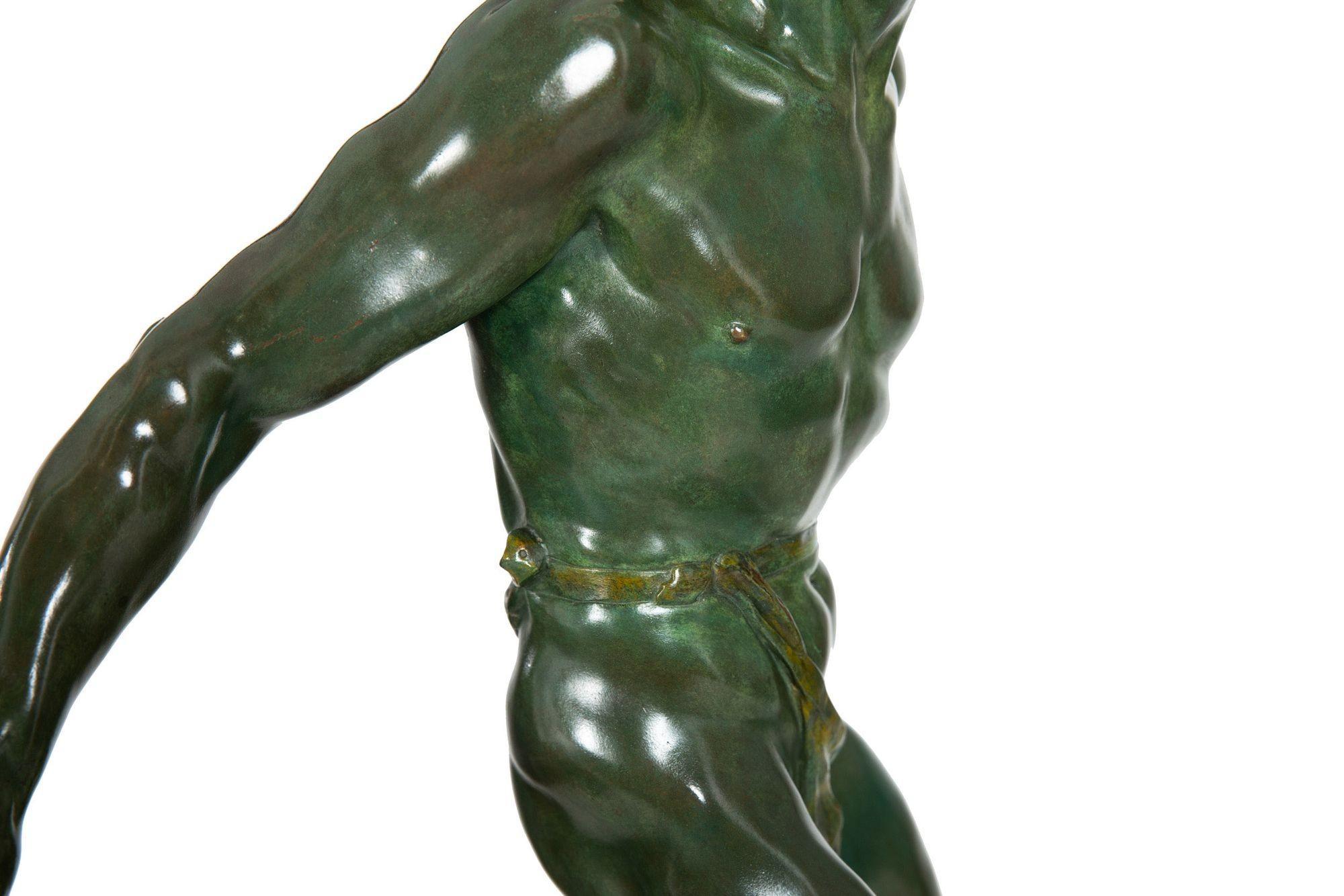 Sculpture en bronze Art déco d'un guerrier par Ernest Diosi, circa 1940 en vente 11