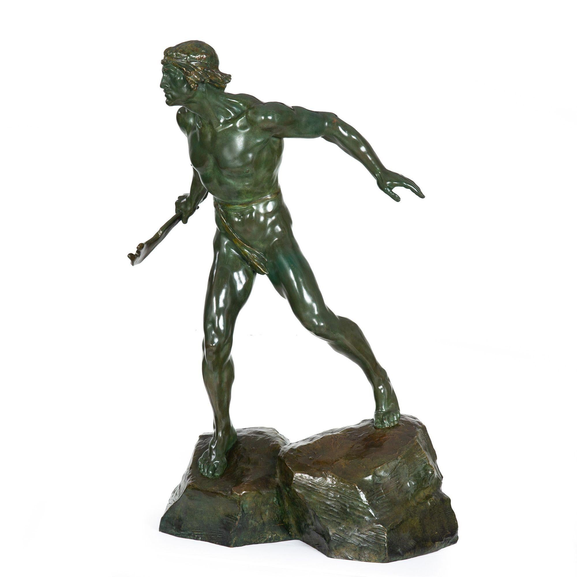Français Sculpture en bronze Art déco d'un guerrier par Ernest Diosi, circa 1940 en vente