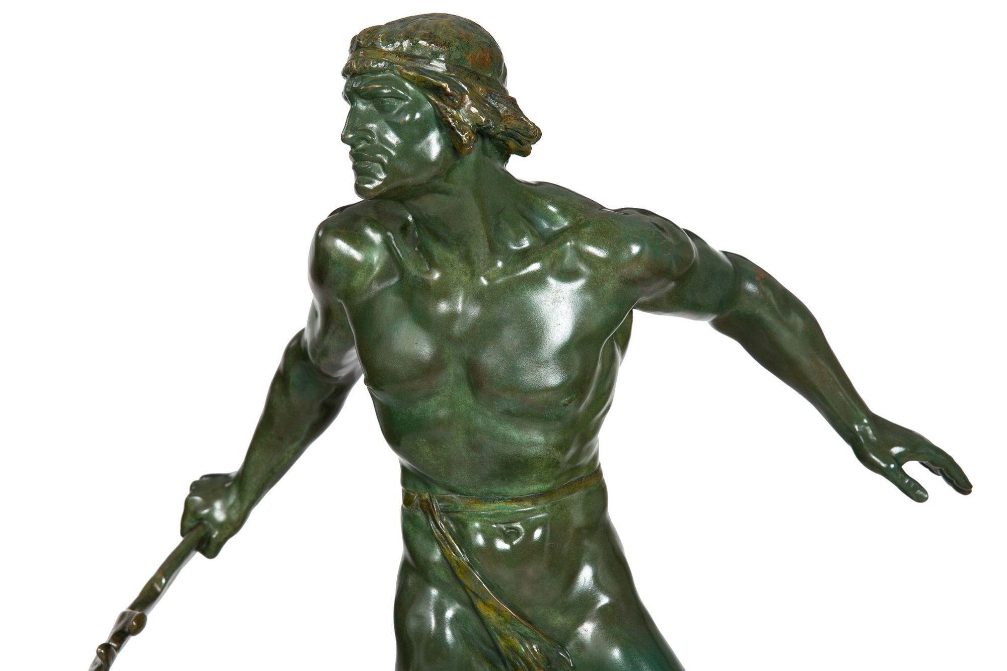 Sculpture en bronze Art déco d'un guerrier par Ernest Diosi, circa 1940 en vente 1