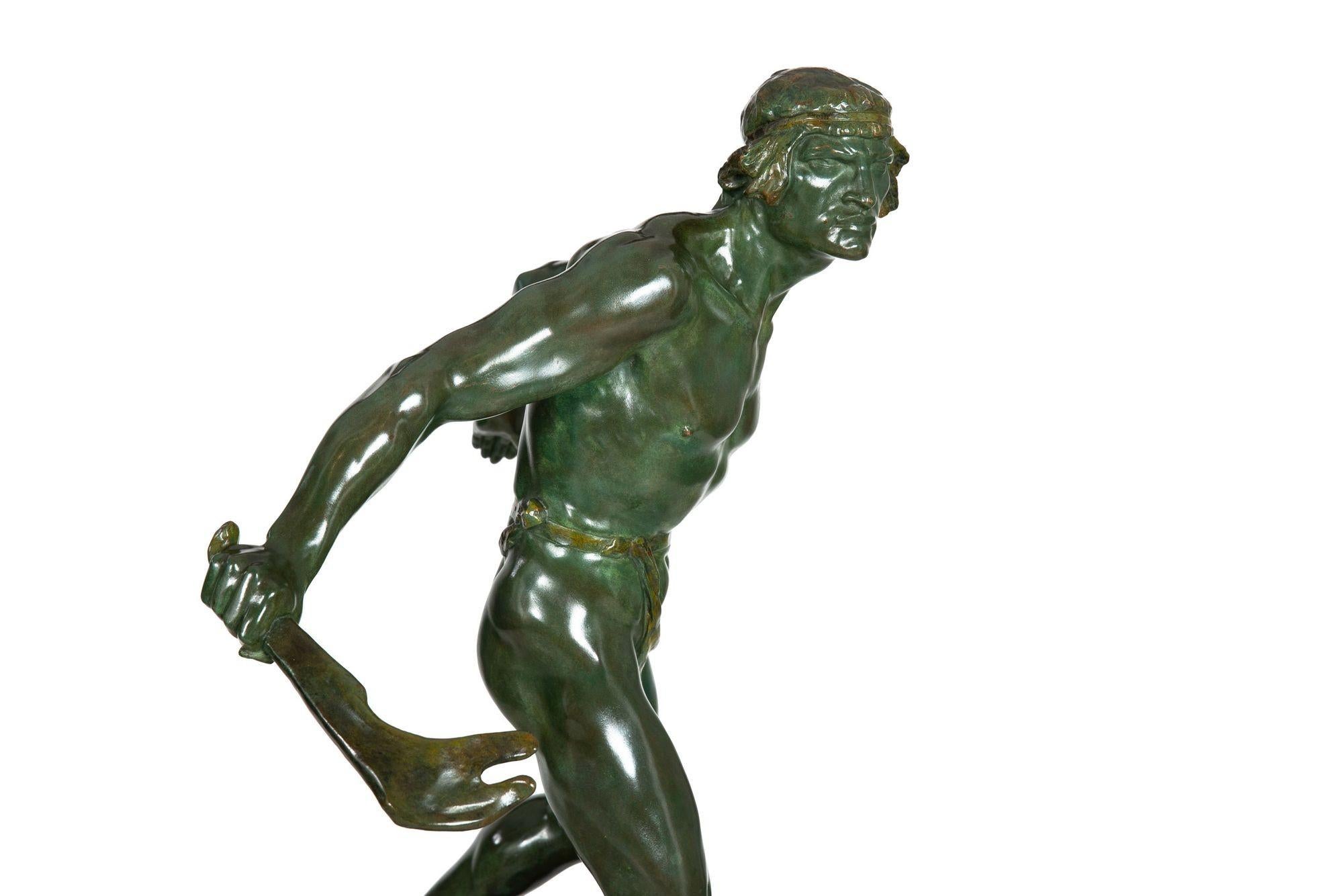 Sculpture en bronze Art déco d'un guerrier par Ernest Diosi, circa 1940 en vente 2