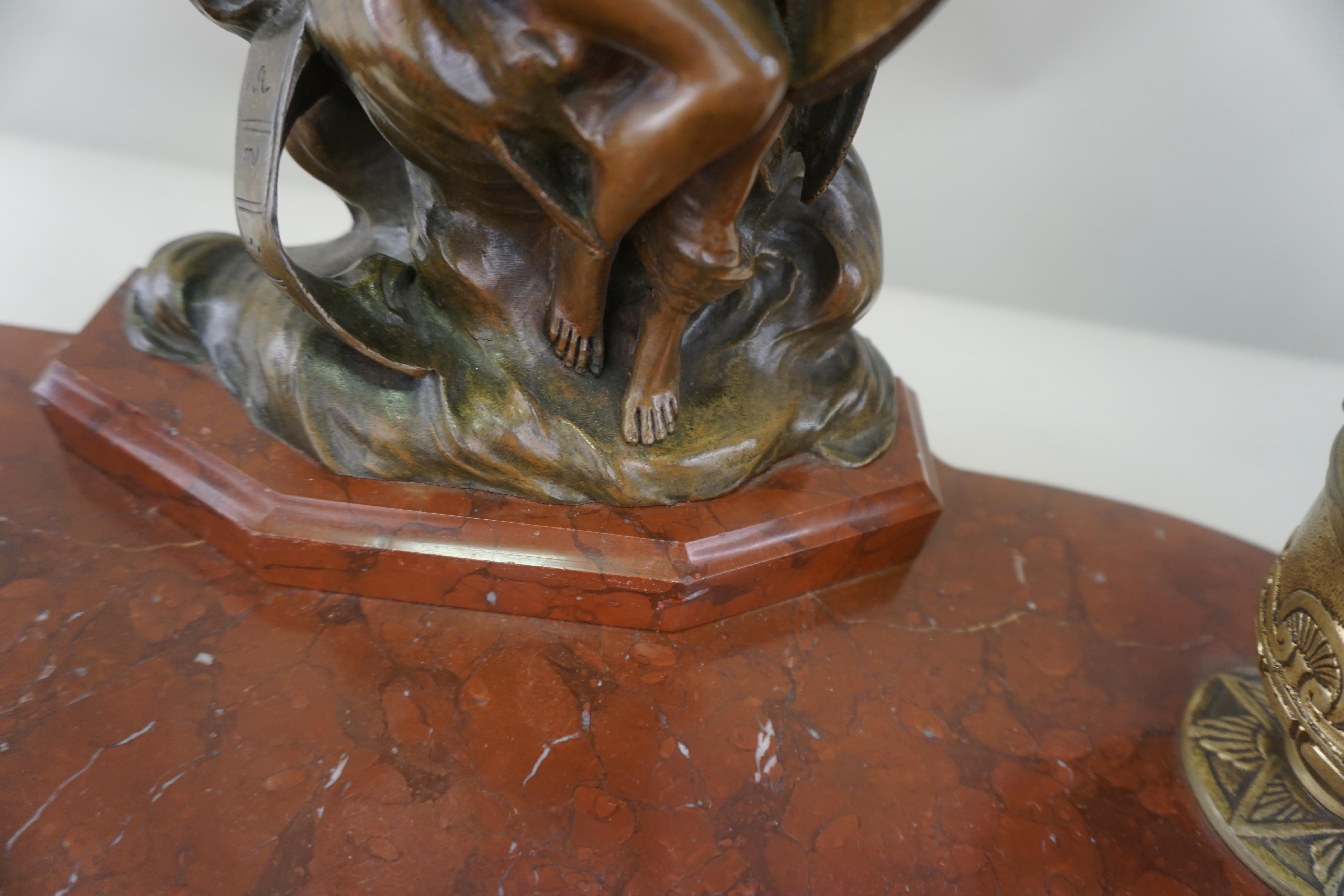 Sculpture française Art Déco en bronze d'un arlequin en vente 11