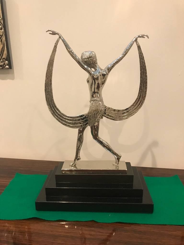 Scultura in bronzo Art Deco francese su base di marmo nero firmata da C Mirval in vendita 7
