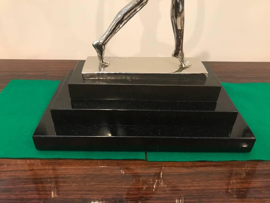 Scultura in bronzo Art Deco francese su base di marmo nero firmata da C Mirval in vendita 4