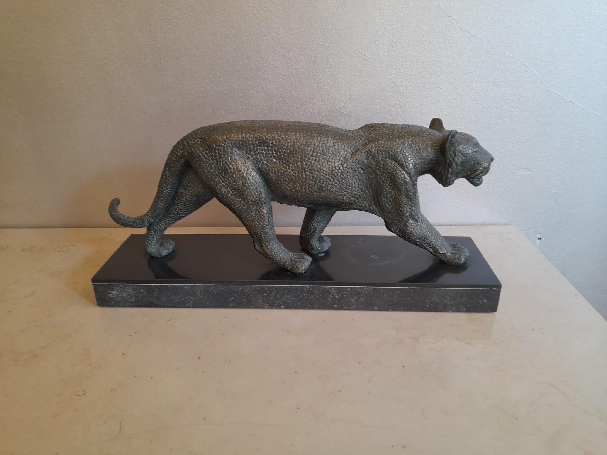 20th Century French Art Deco Bronze Sculpture Representing a Panther Signed by Rulas For Sale