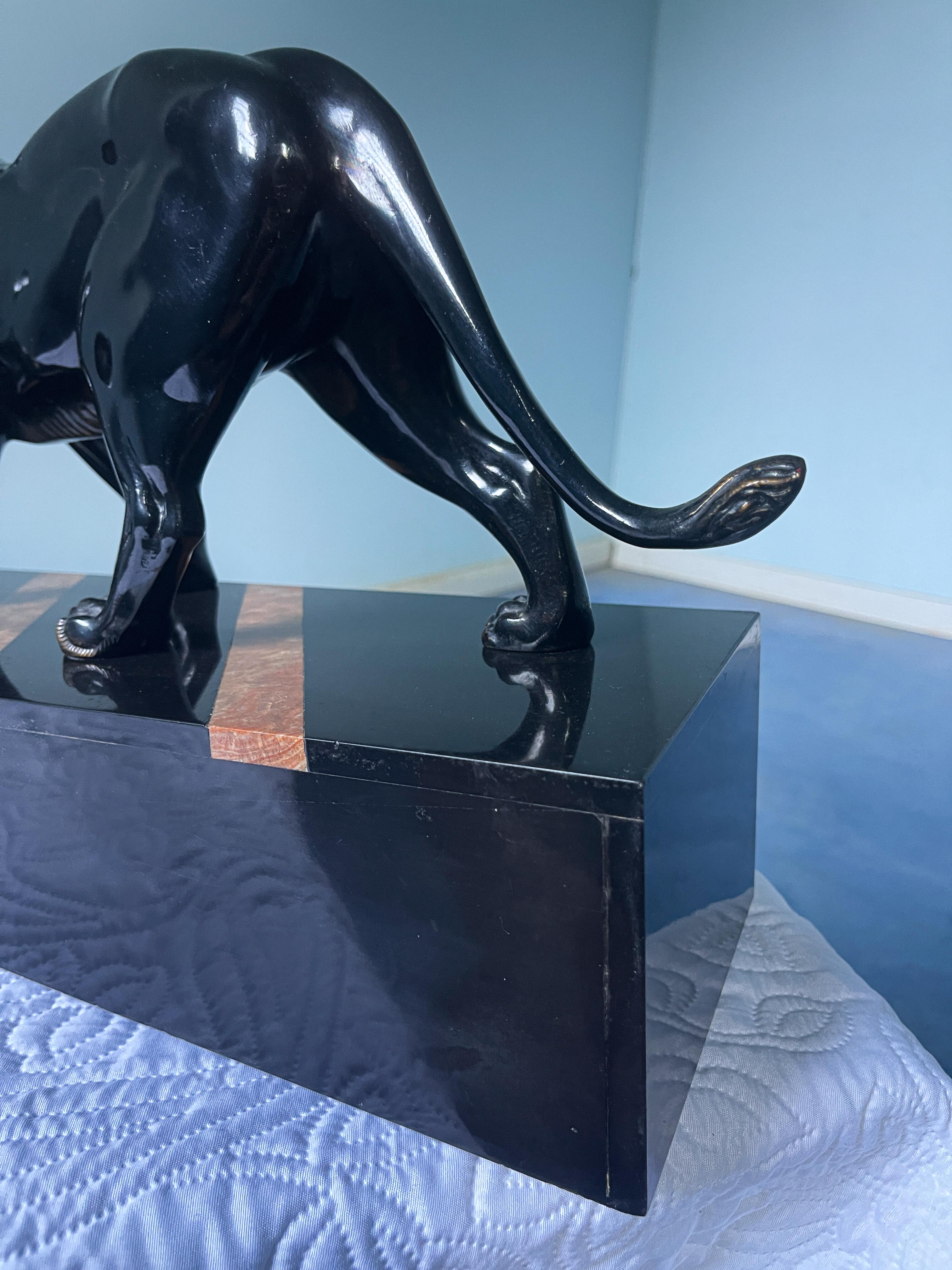 Scultura in bronzo Art Deco francese con pantere nere firmata da Irene Rochard in vendita 4
