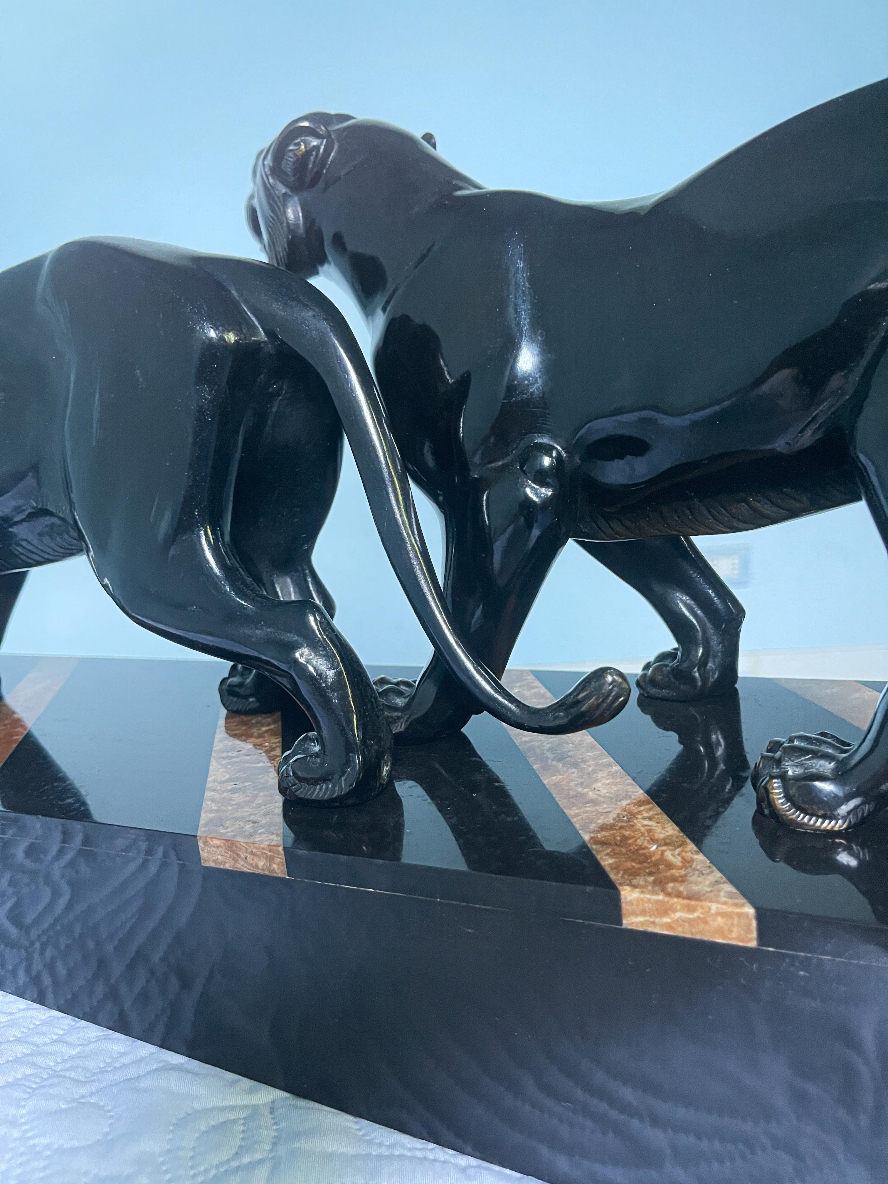 Scultura in bronzo Art Deco francese con pantere nere firmata da Irene Rochard in vendita 6
