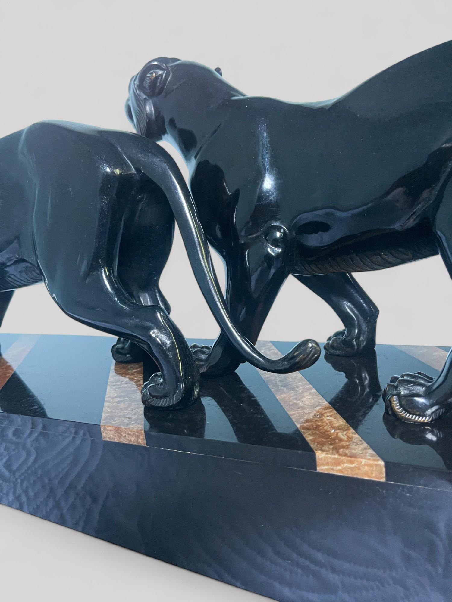 Sculpture en bronze Art déco français avec panthères noires signée par Irene Rochard en vente 7