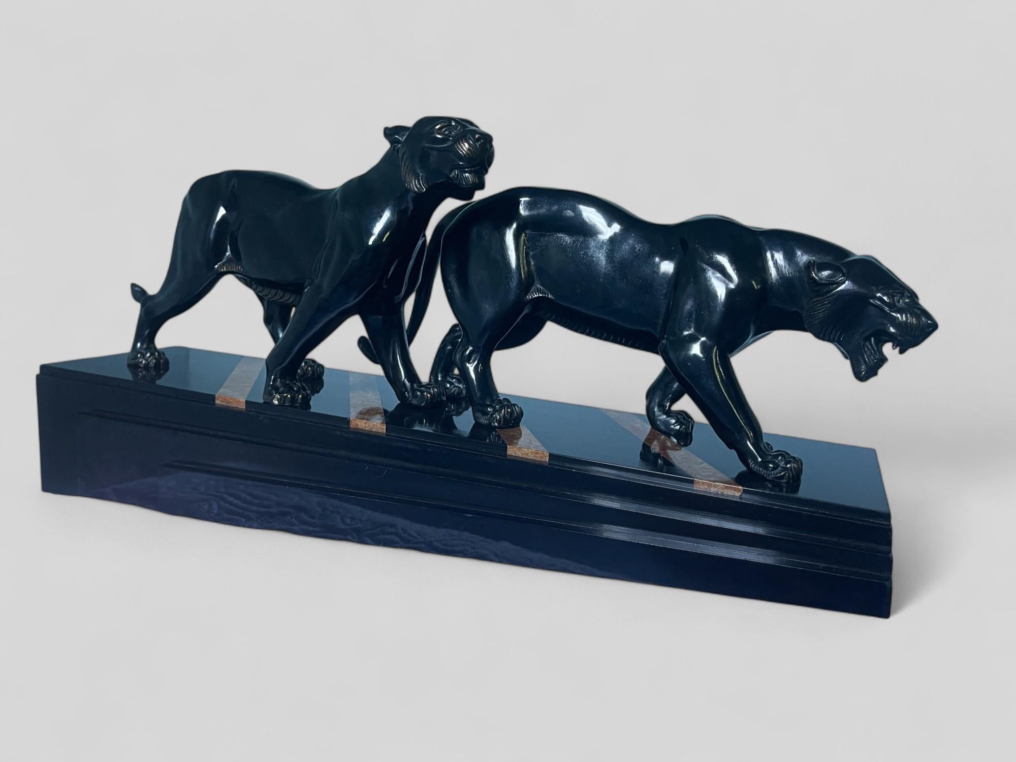 Sculpture en bronze Art déco français avec panthères noires signée par Irene Rochard en vente 11