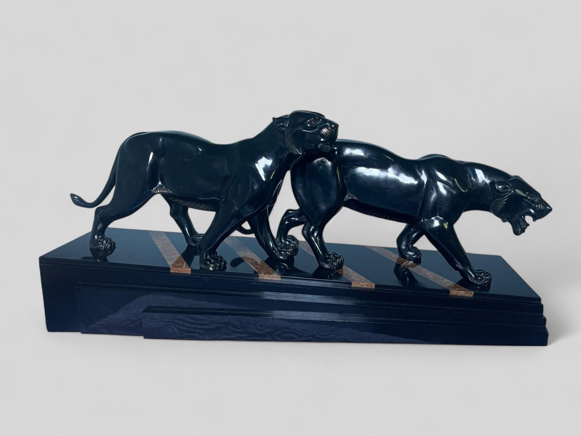 Sculpture en bronze Art déco français avec panthères noires signée par Irene Rochard en vente 12