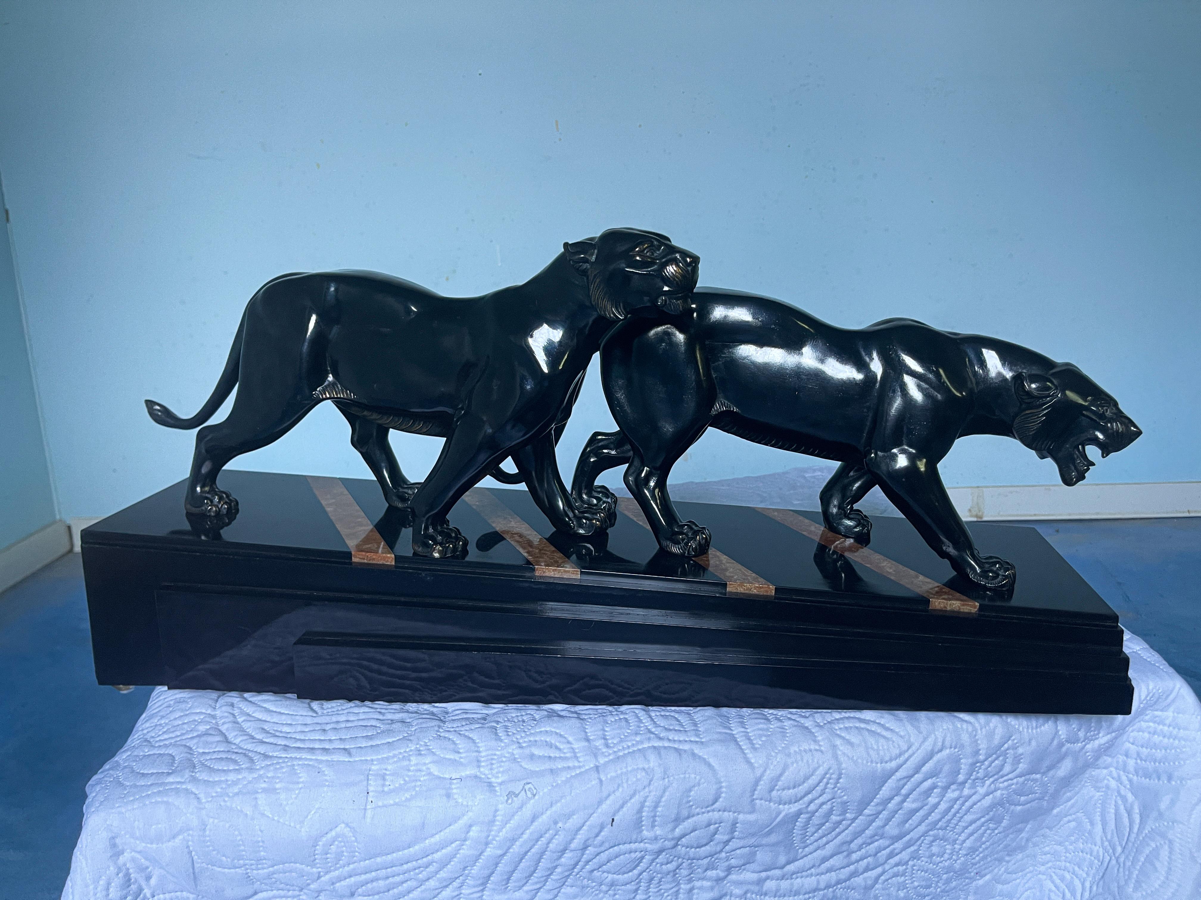 Scultura in bronzo Art Deco francese con pantere nere firmata da Irene Rochard in vendita 12