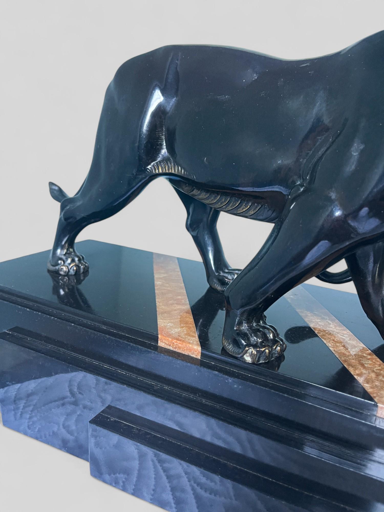 Patiné Sculpture en bronze Art déco français avec panthères noires signée par Irene Rochard en vente