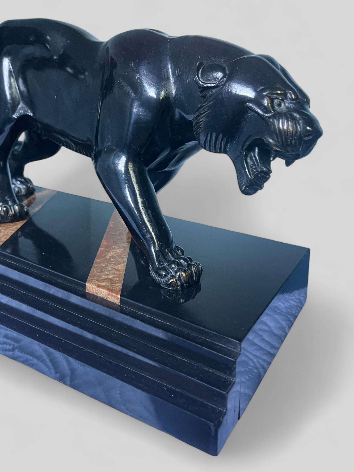 Sculpture en bronze Art déco français avec panthères noires signée par Irene Rochard Bon état - En vente à Traversetolo, IT