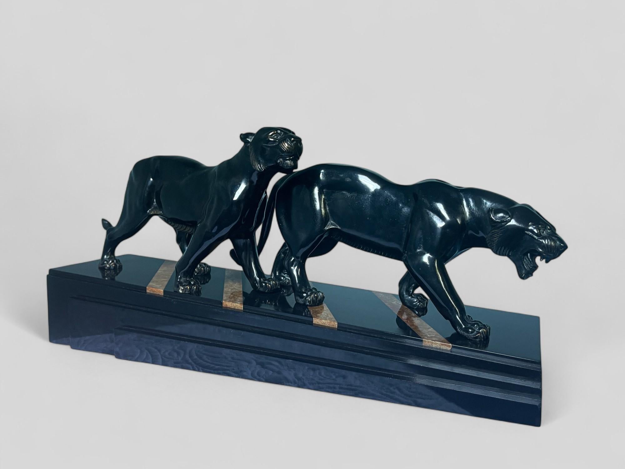 Sculpture en bronze Art déco français avec panthères noires signée par Irene Rochard en vente 1