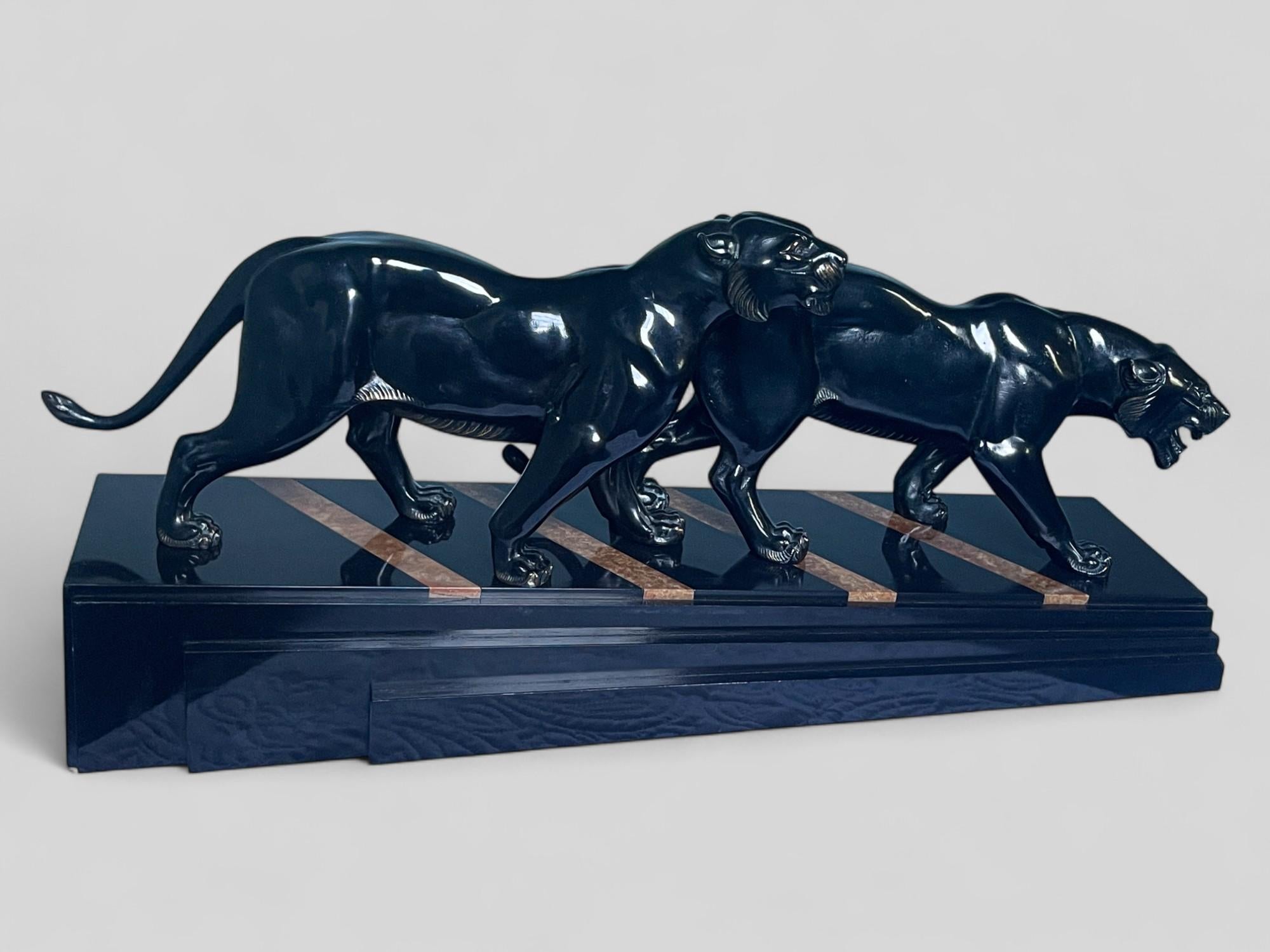 Sculpture en bronze Art déco français avec panthères noires signée par Irene Rochard en vente 2