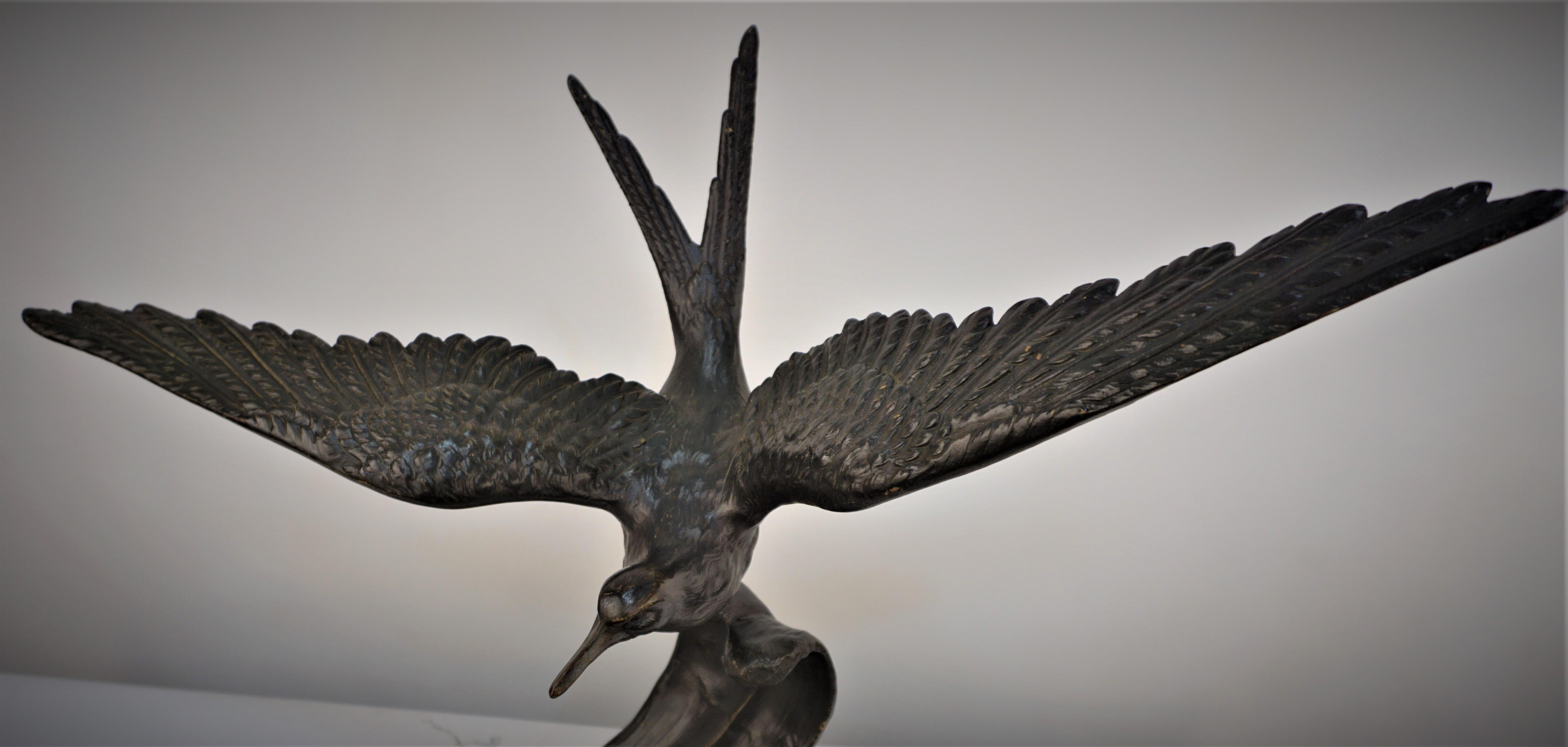 Französisch Art Deco Bronze Seagal in Flying Motion Skulptur (Art déco) im Angebot