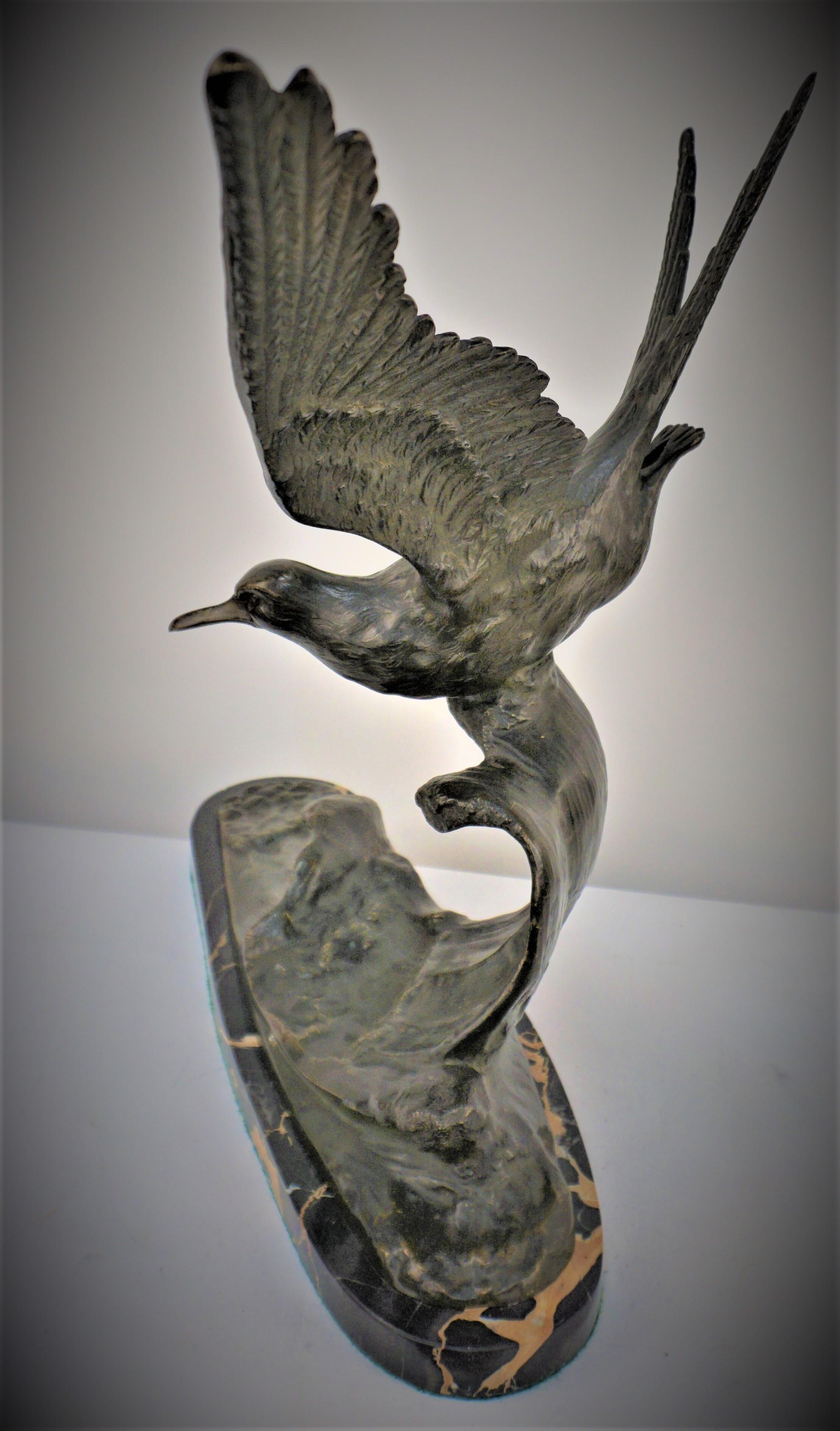 Mid-20th Century French Art Deco Bronze Seagal in Flying Motion Sculpture For Sale