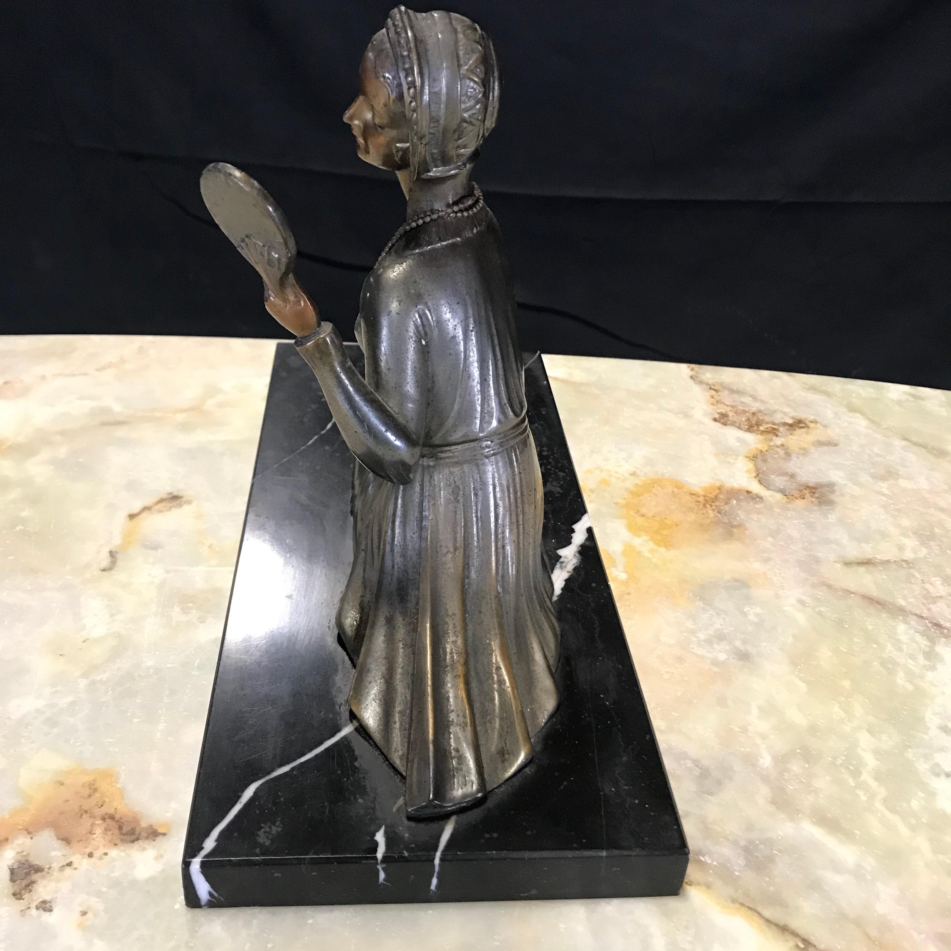Art déco signé Une dame avec son miroir  Sculpture en bronze et marbre de Molins en vente 4
