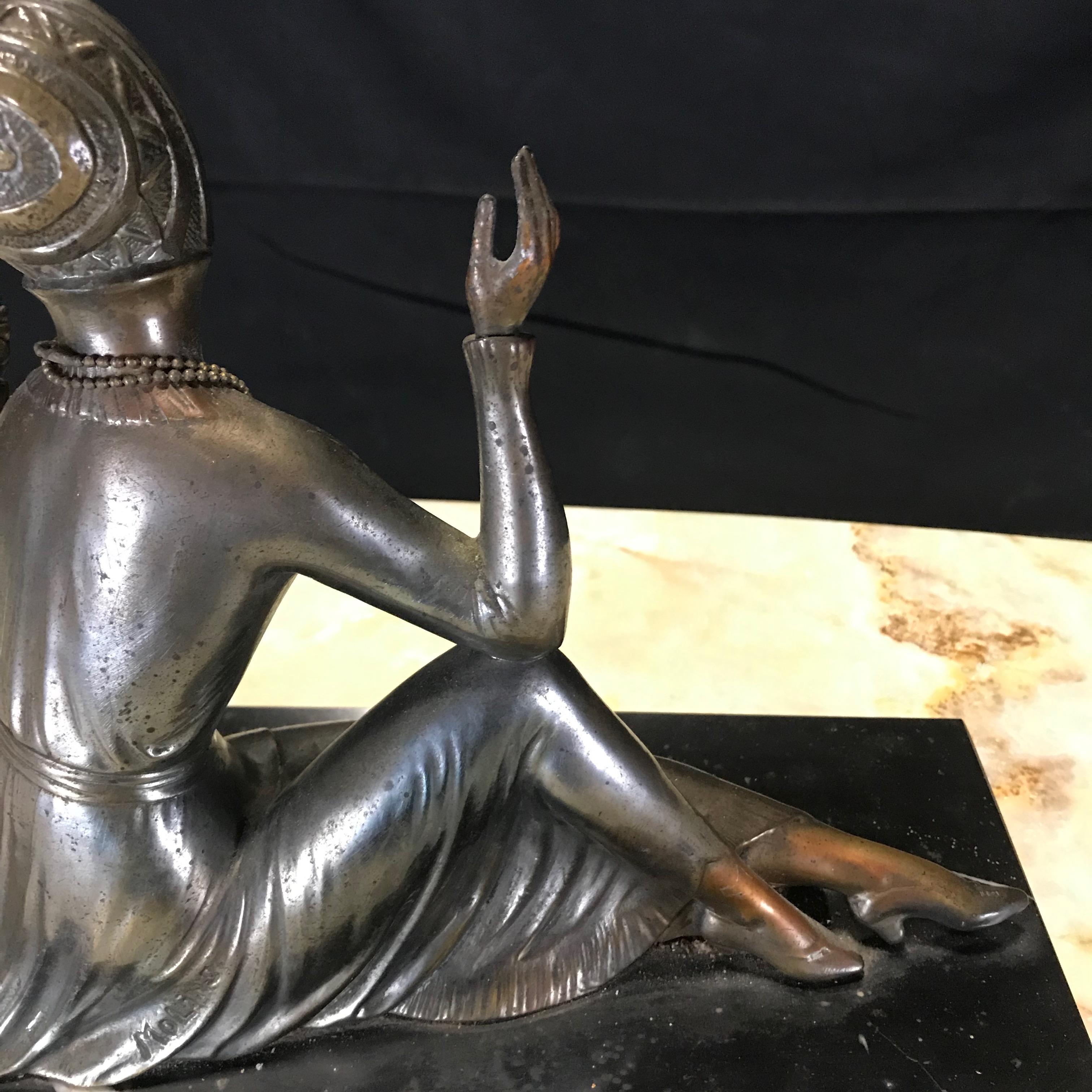 Art déco signé Une dame avec son miroir  Sculpture en bronze et marbre de Molins en vente 5