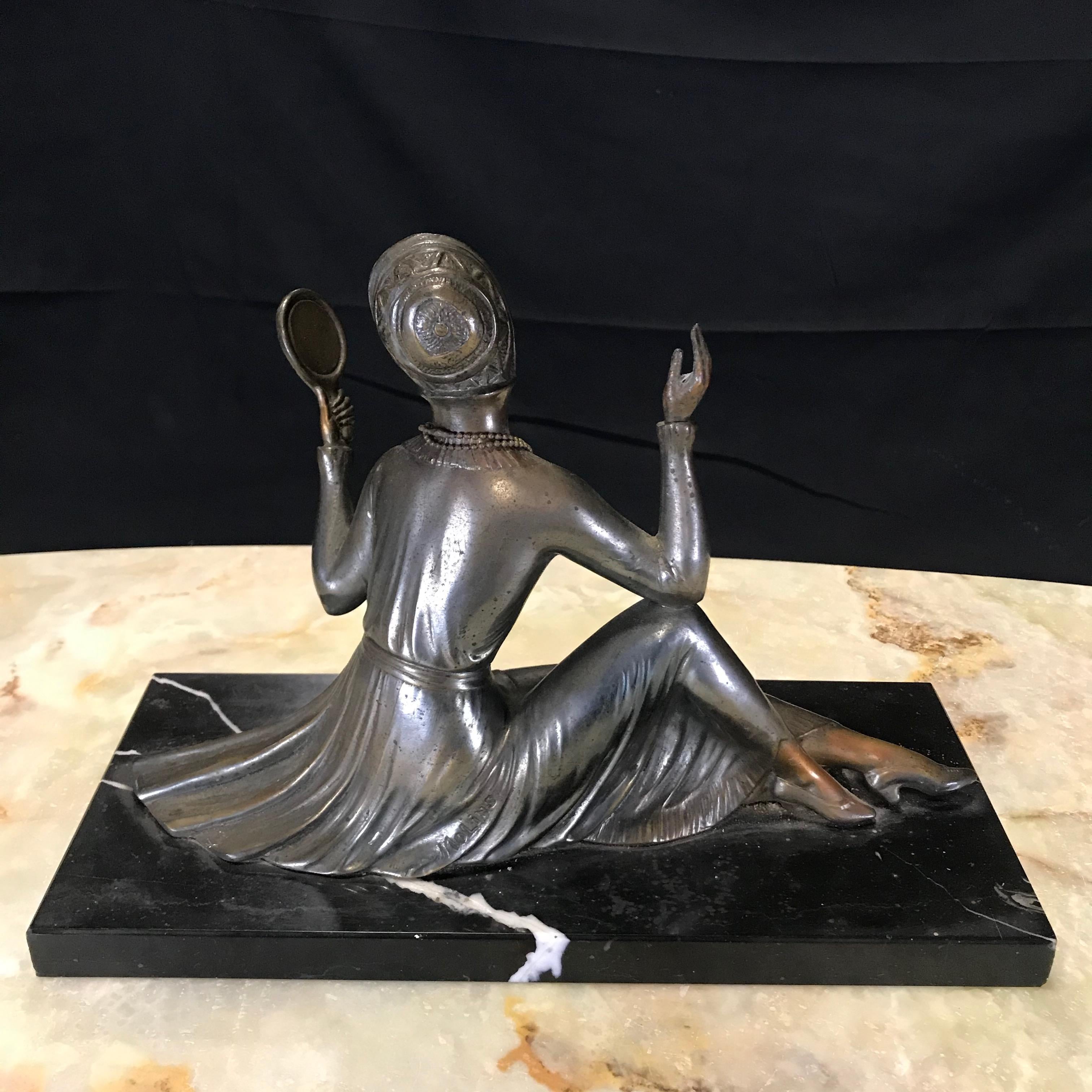 Art déco signé Une dame avec son miroir  Sculpture en bronze et marbre de Molins en vente 3
