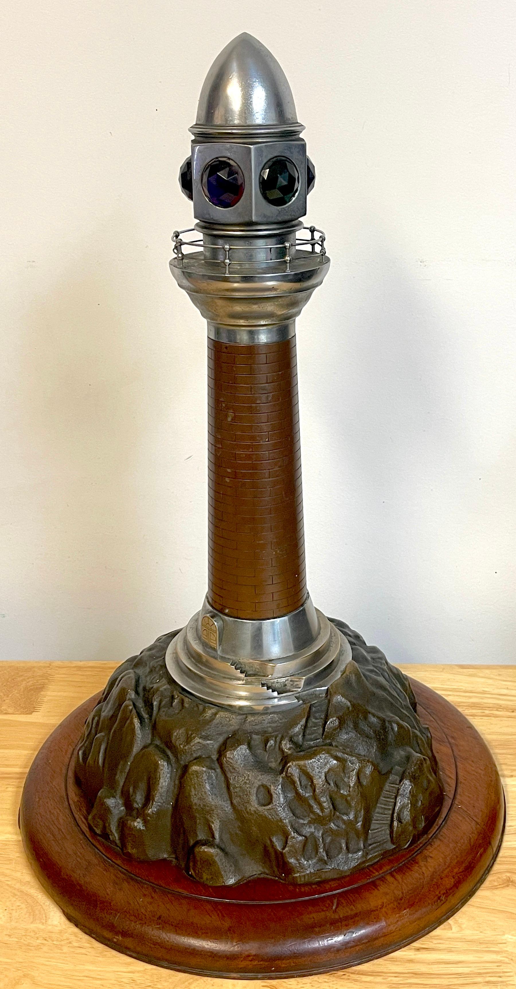 Modell einer Leuchtturmlampe aus Bronze, Stahl, Kristall und Holz im Art déco-Stil im Angebot 8