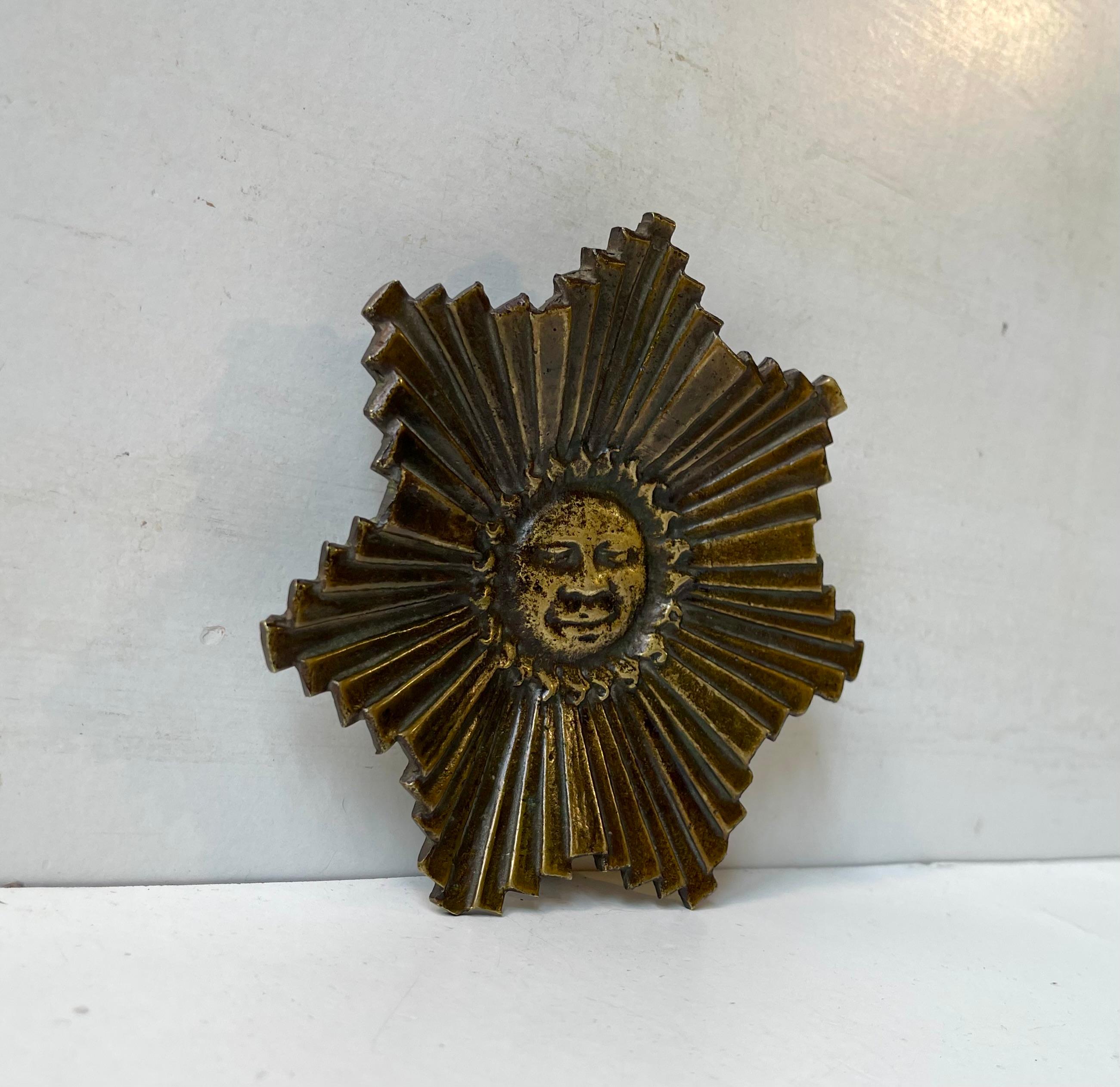 Cenicero o Plato Art Decó Francés de Bronce con Rayo de Sol, Años 30 Patinado en venta