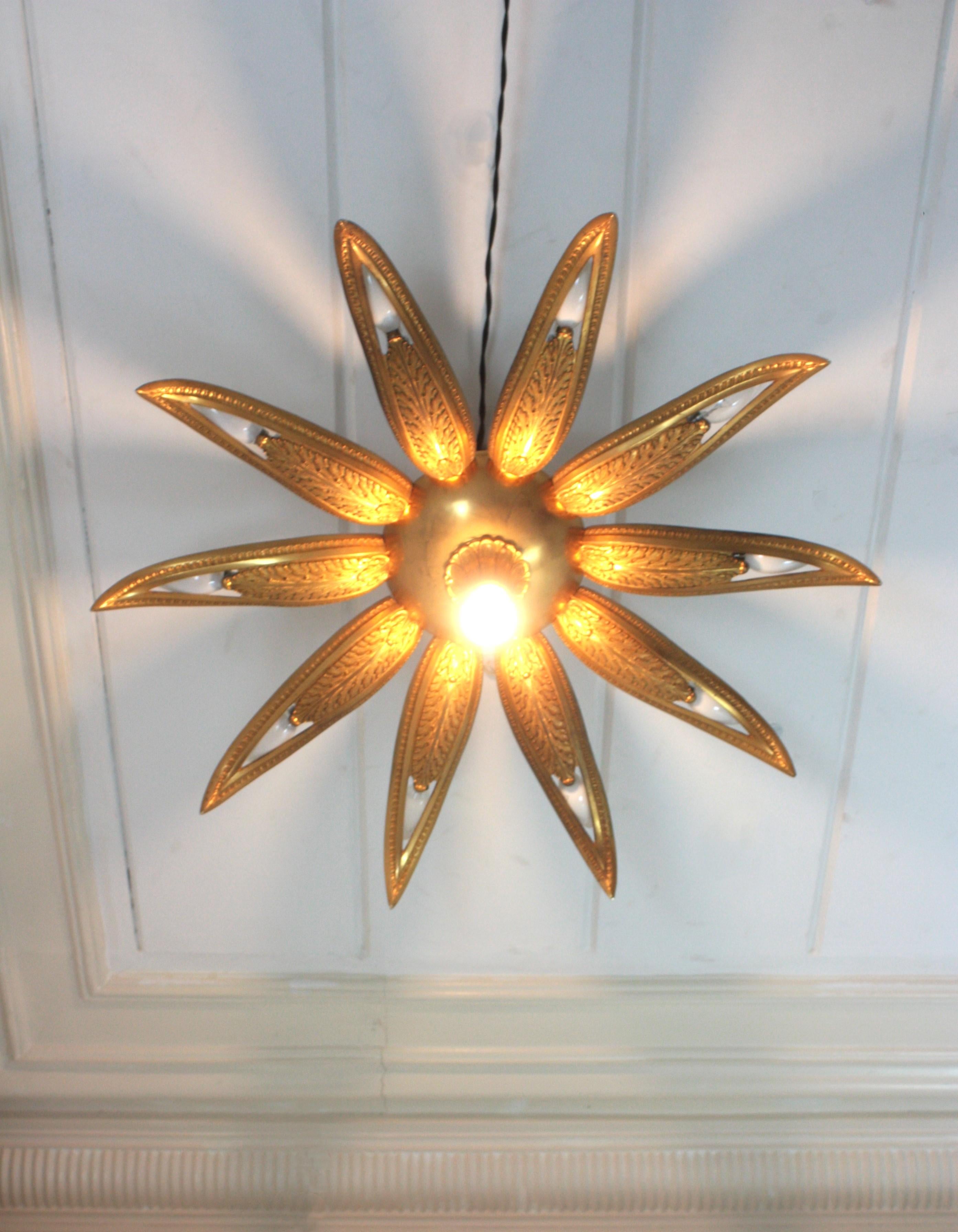 Apparecchio di illuminazione a incasso in bronzo Art Deco francese con fiore a raggiera in vendita 7
