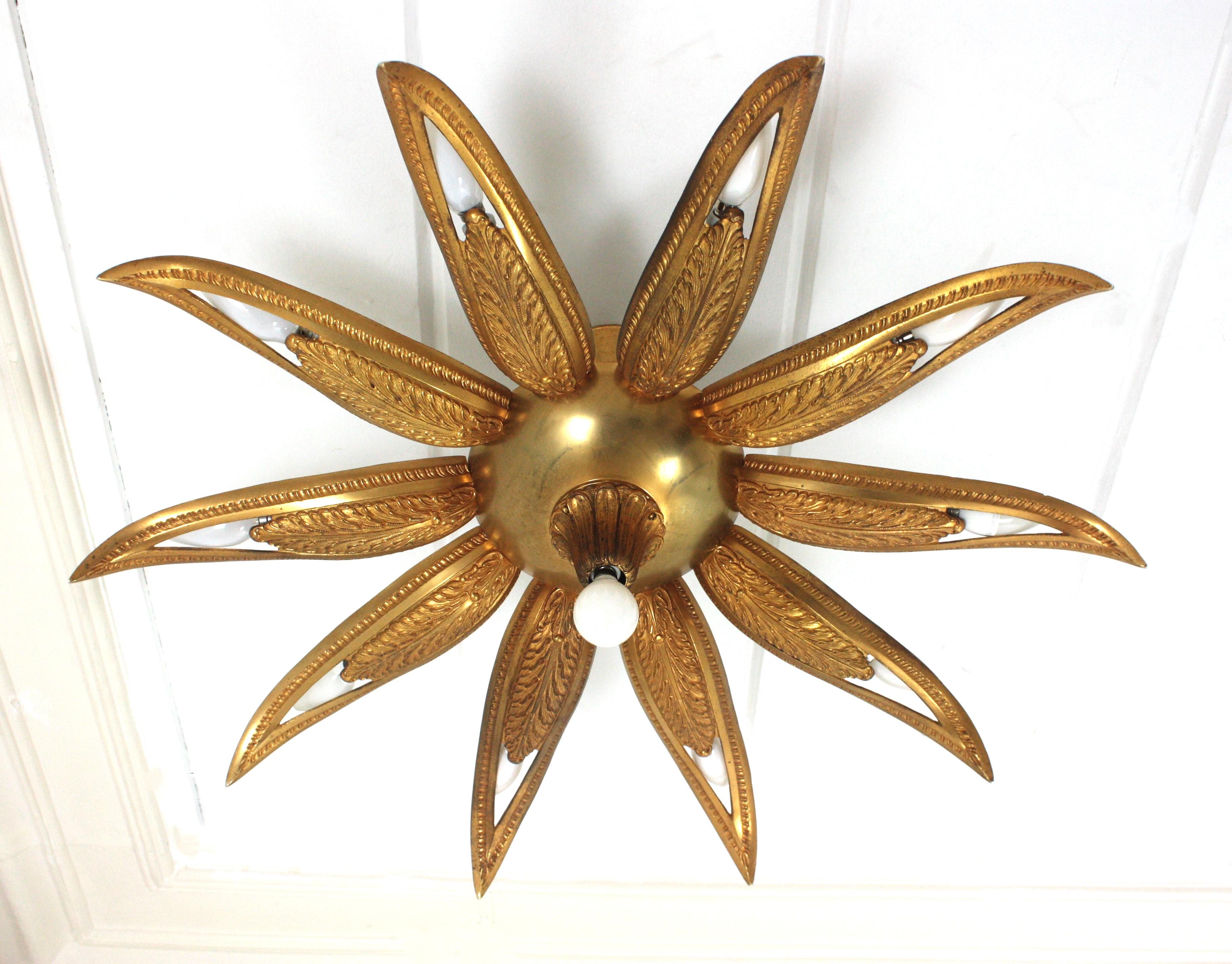 Art Déco Apparecchio di illuminazione a incasso in bronzo Art Deco francese con fiore a raggiera in vendita