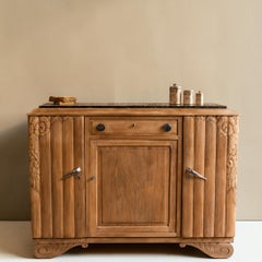 Buffet Art déco français, en noyer américain et marbre fossile, années 1930