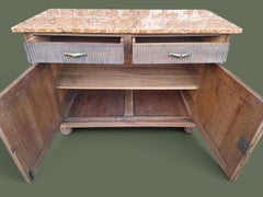 Credenza Art Déco francese, rovere sbiancato, piano in marmo, ante con intarsio, anni ’30