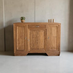 Buffet Art déco français, noyer sculpté, panneaux floraux, années 1930