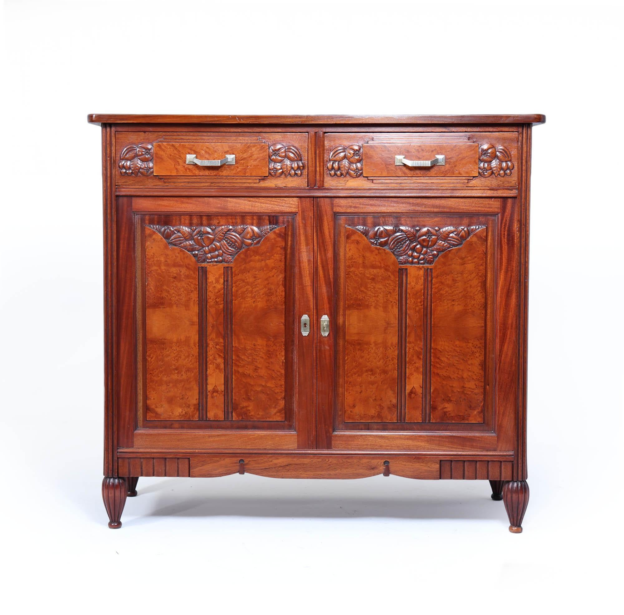 French Art Deco Buffet Sideboard
This French Art Deco Buffet Sideboard, a stunning piece that encapsulates the charm of the 1920s. This exquisite sideboard is crafted from high-quality mahogany and birds eye maple, showcasing a delicate blend of Art