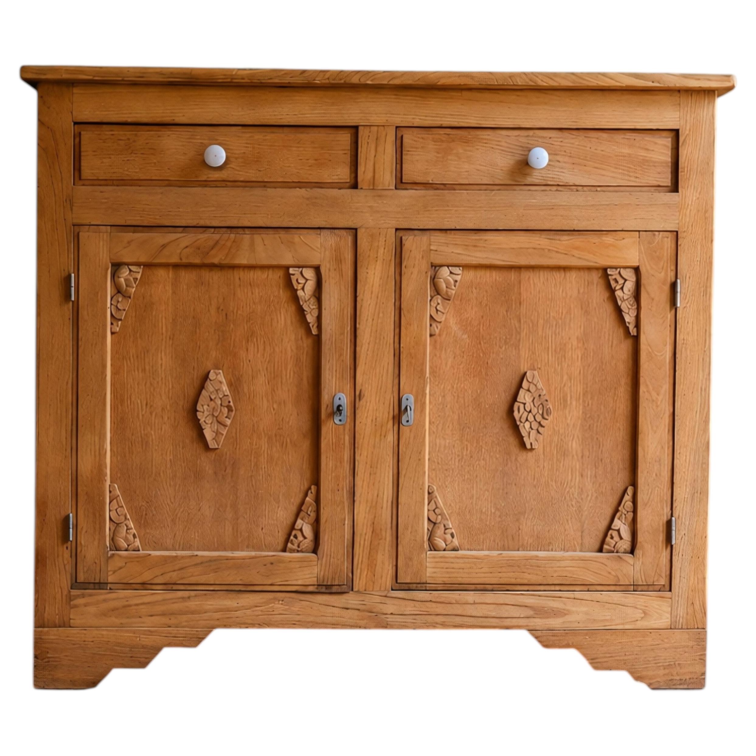 Französisches Art-déco-Buffet, massive Eiche, geschnitzte Paneele, 1930er Jahre im Angebot