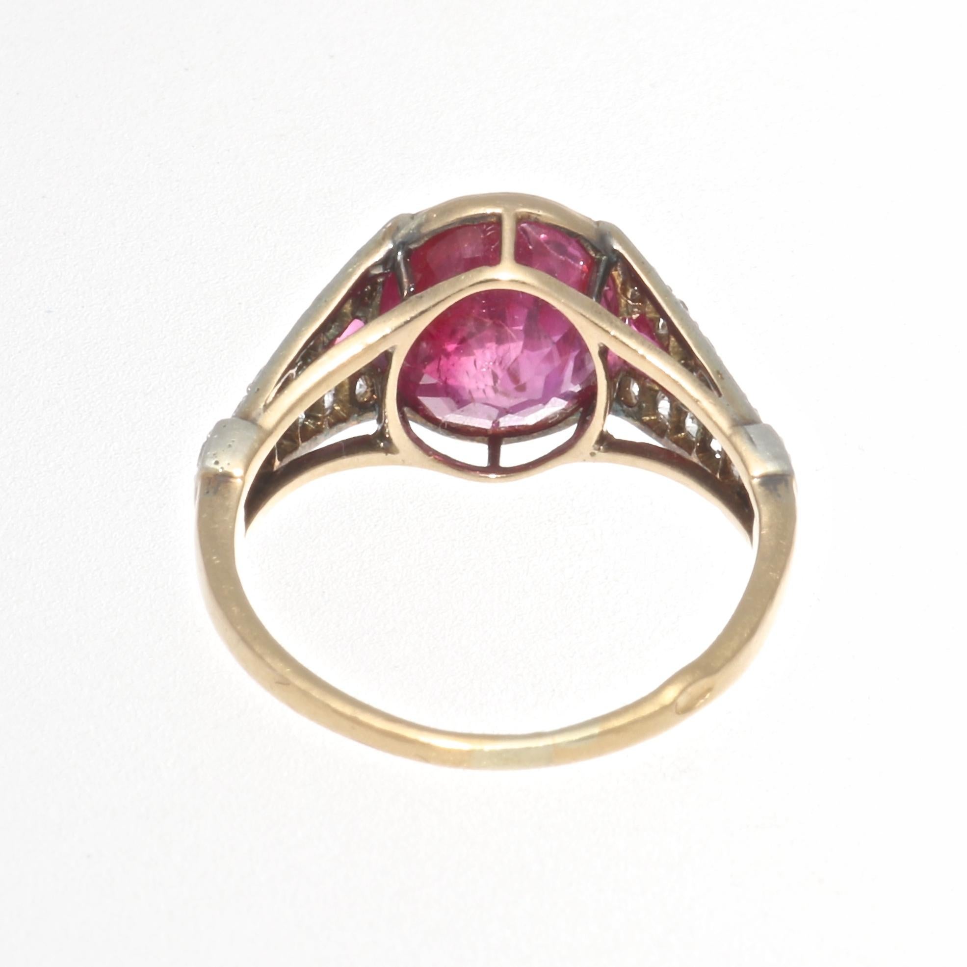 French Art Deco Burma Ruby Diamond Gold Ring In Excellent Condition In Beverly Hills, CA