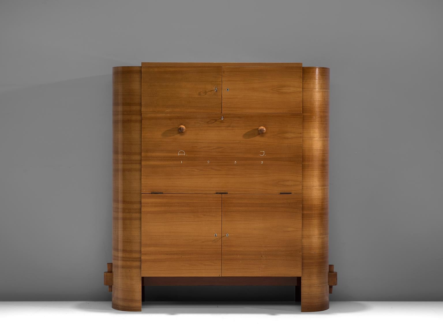 Art Deco cabinet, French walnut and brass, France, 1932.

Charming French Art Deco cabinet made of French walnut. The design features bulky forms, such as the round sides with archetypical joints on the sides. The cabinet offers plenty of storage
