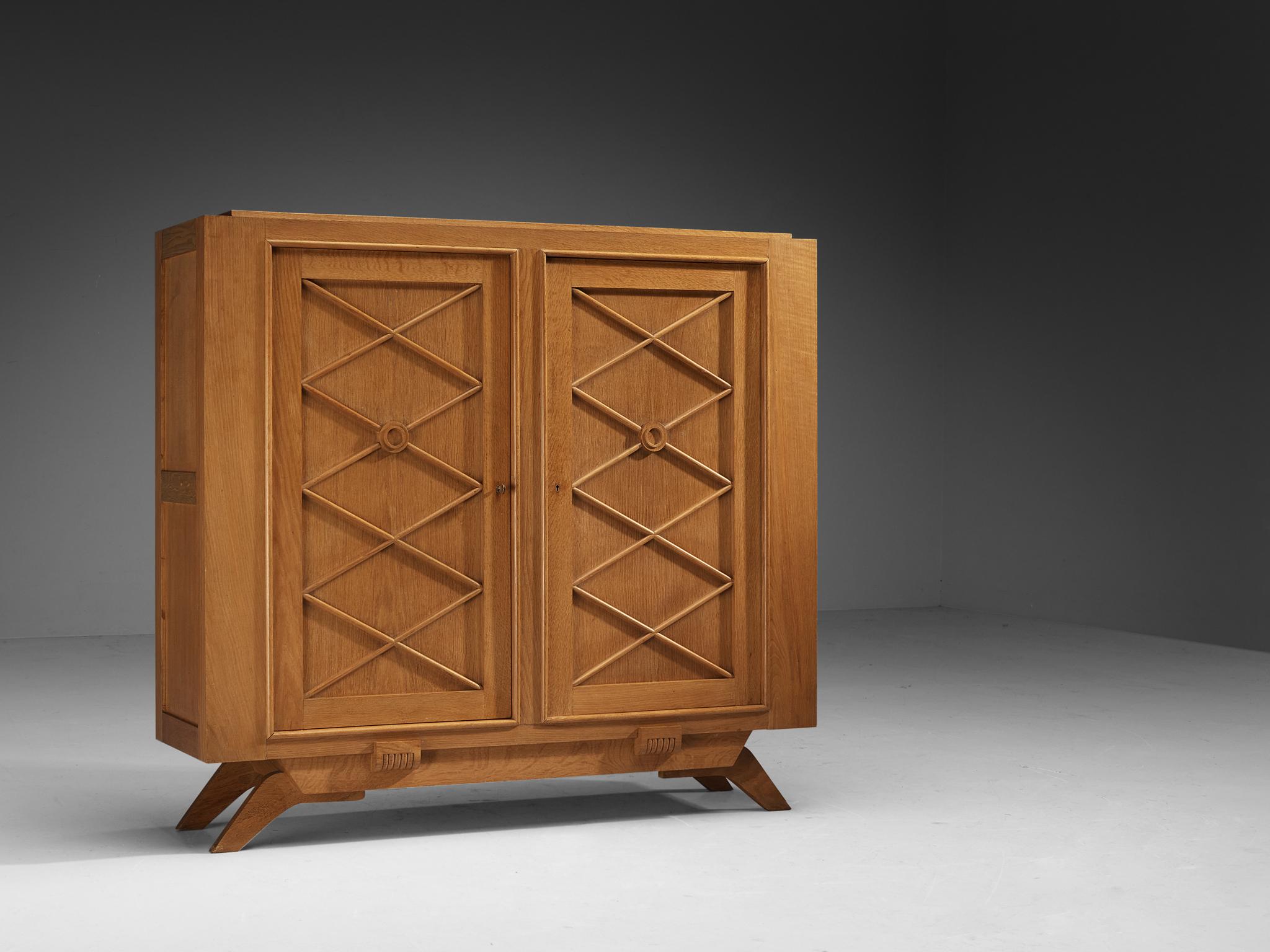 Cabinet, oak, France, 1940s

A charming cabinet made in a wonderfully colored oak. This piece of furniture has beautiful cross-patterned and circular oak inlays on the two doors. The base of this piece is very monumental but also elegant and