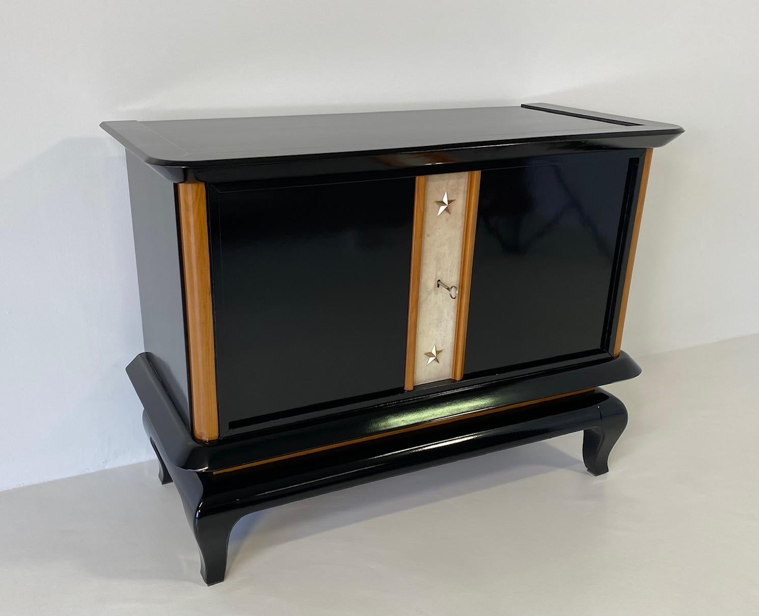 Brass French Art Deco Cabinet in Parchment, Maple and Black Lacquer, 1940s For Sale
