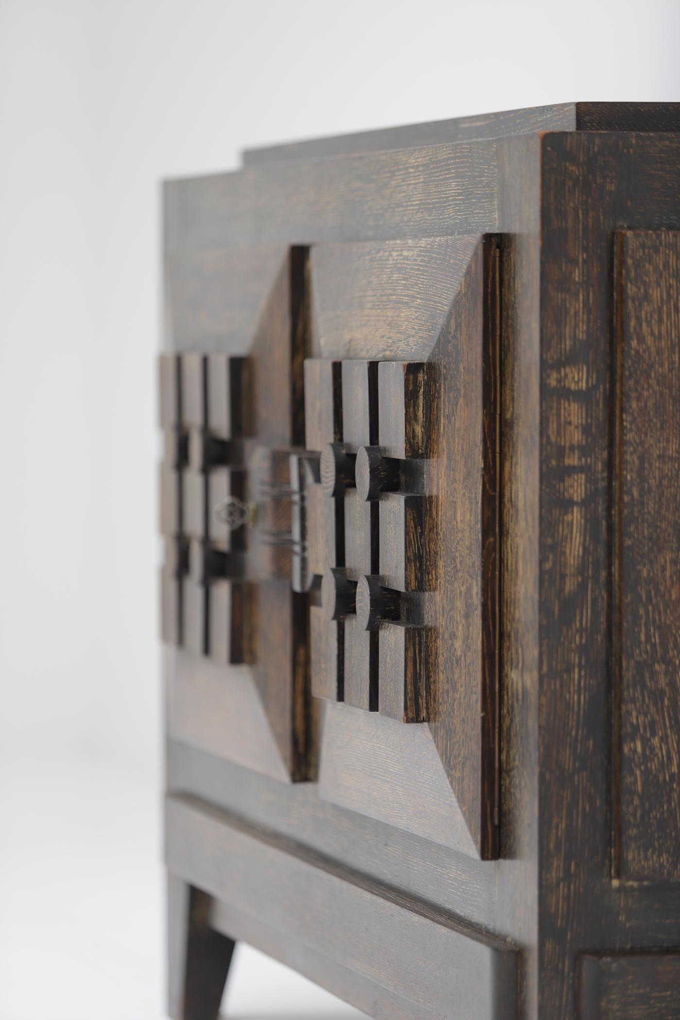 French Art Deco cabinet with graphic patterned doors 1940s, brutalist For Sale 5