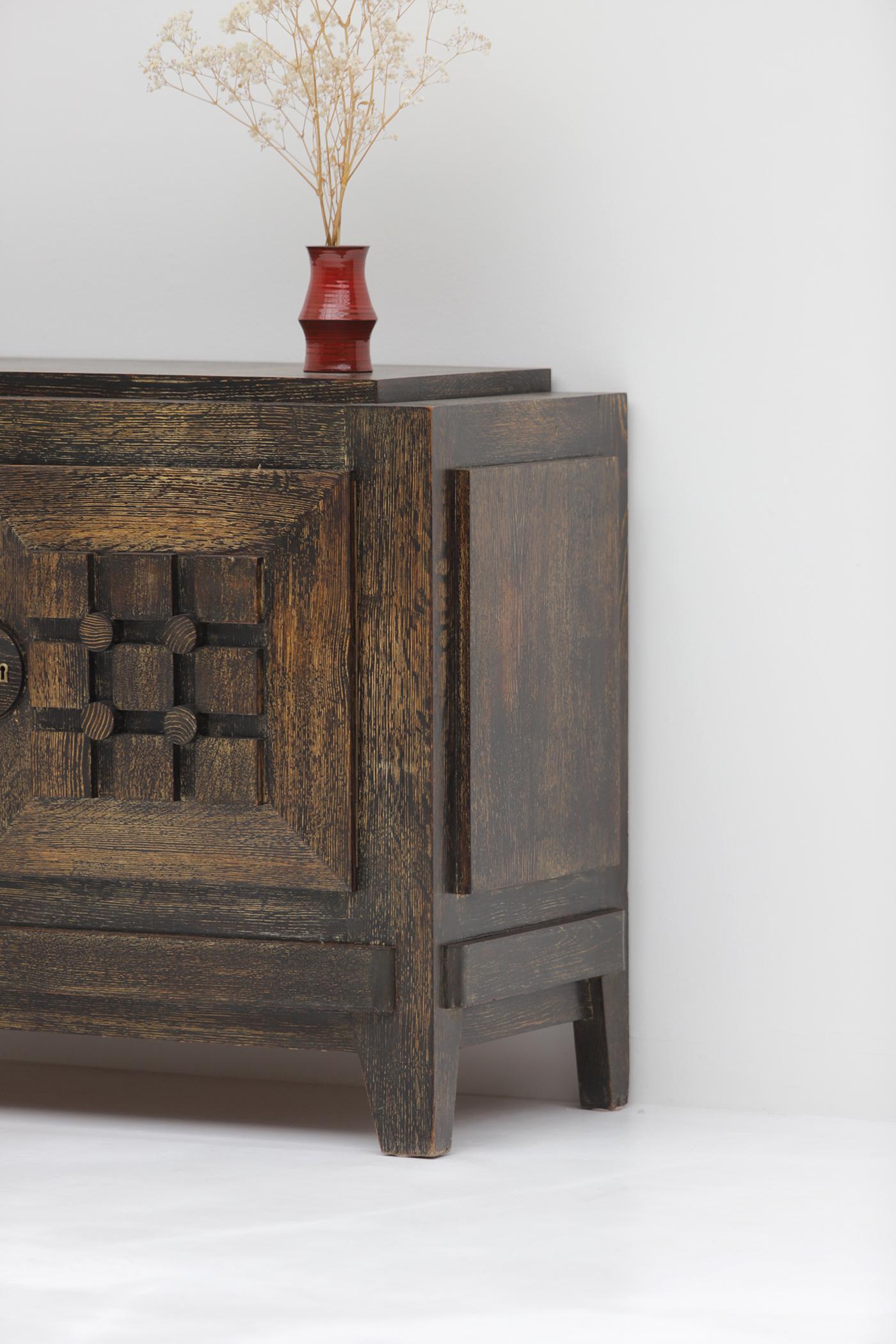 French Art Deco cabinet with graphic patterned doors 1940s, brutalist For Sale 7