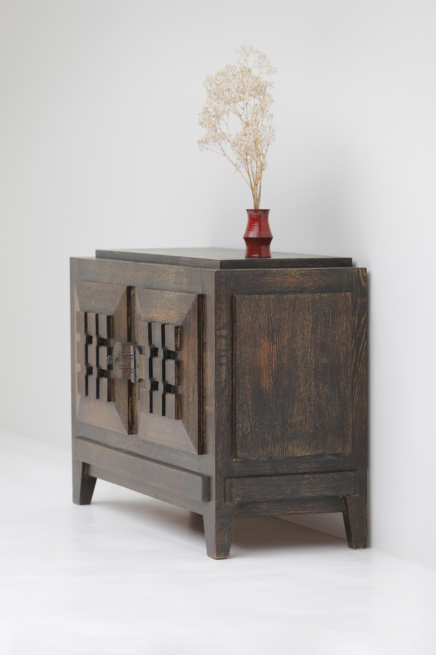 French Art Deco cabinet with graphic patterned doors 1940s, brutalist For Sale 9