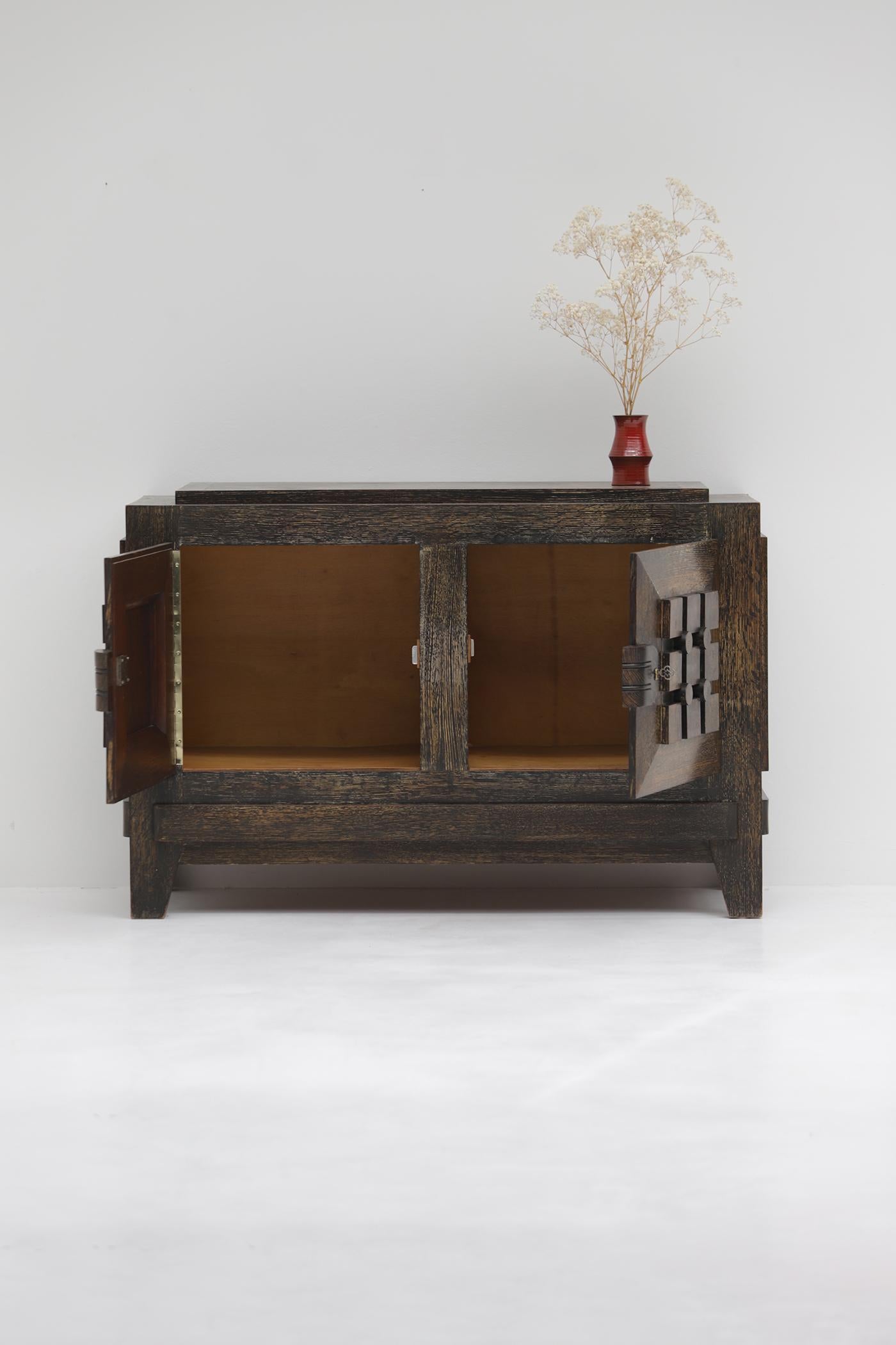 French Art Deco cabinet with graphic patterned doors 1940s, brutalist For Sale 10