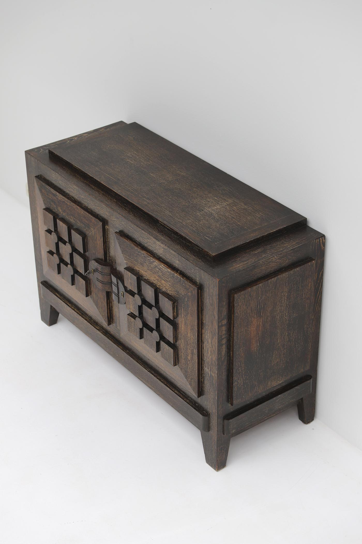 French Art Deco cabinet with graphic patterned doors 1940s, brutalist For Sale 13